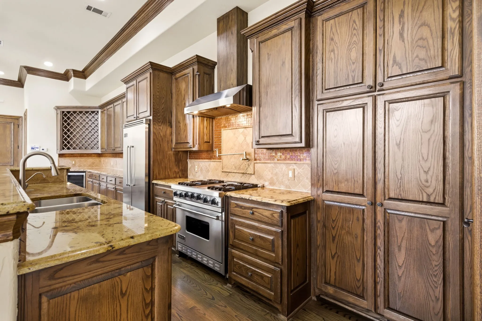 Single Family Residence For Sale in Dallas County , 4138 Prescott Avenue, Dallas, Texas 75219, 4 Bedroom, 5 Bathroom, 2 Garage spaces, 3,477 Sqft, built in 2006, Preowned, mls#21222037, Real Estate Agent in Dallas, Homes For Sale in Dallas county, Homes For Sale in Dallas, Realtor in Dallas Texas, Real Estate Brokerage Independent Realty Texas, Luminita Cordes Realtor