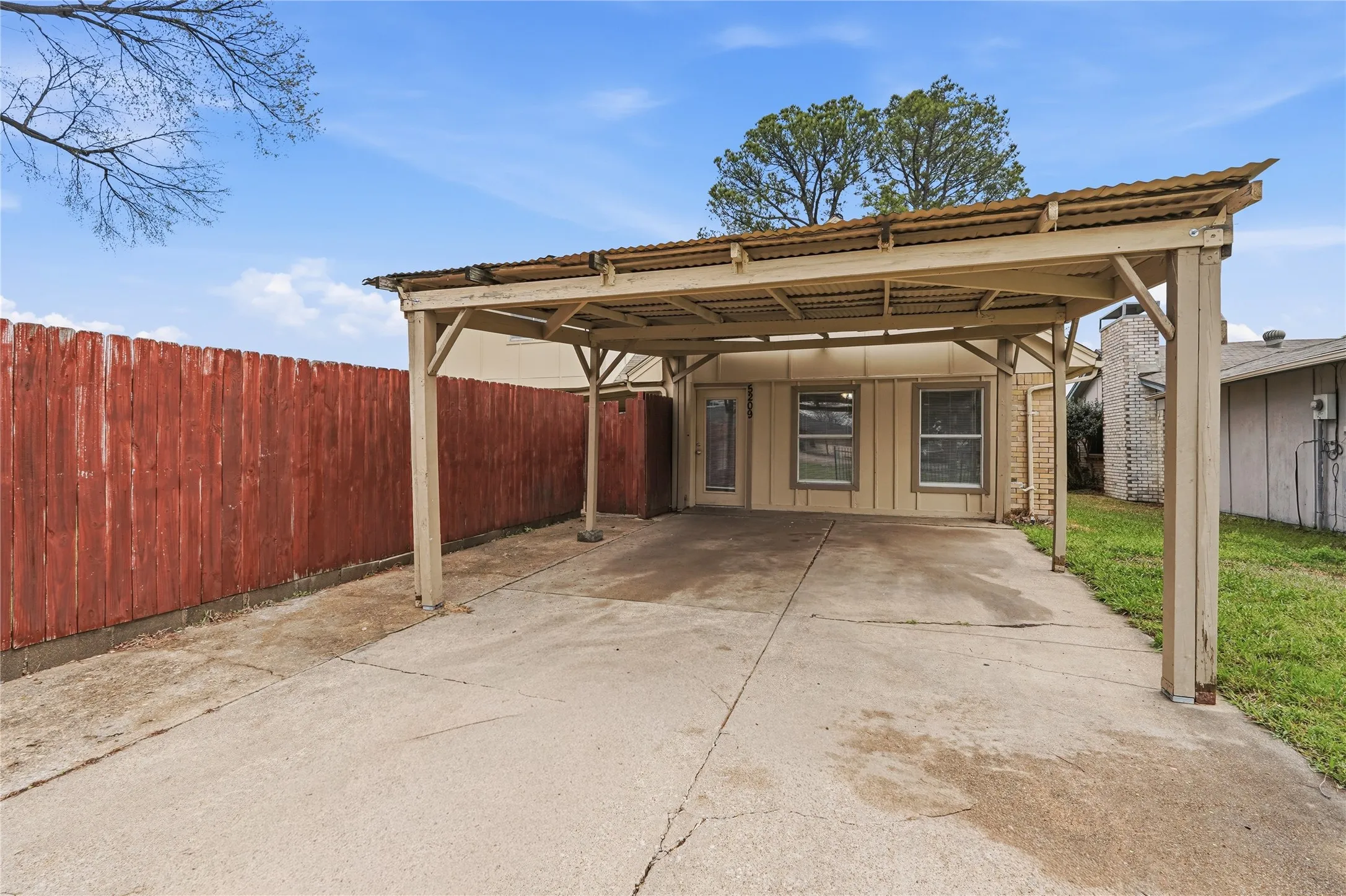 Single Family Residence For Rent in Dallas County , 5209 Daytona Drive, Garland, Texas 75043, 4 Bedroom, 2 Bathroom, Garage spaces, 2,238 Sqft, built in 1972, Preowned, mls#21235784, Real Estate Agent in Garland, Homes For Rent in Dallas county, Homes For Rent in Garland, Realtor in Garland Texas, Real Estate Brokerage Independent Realty Texas, Luminita Cordes Realtor