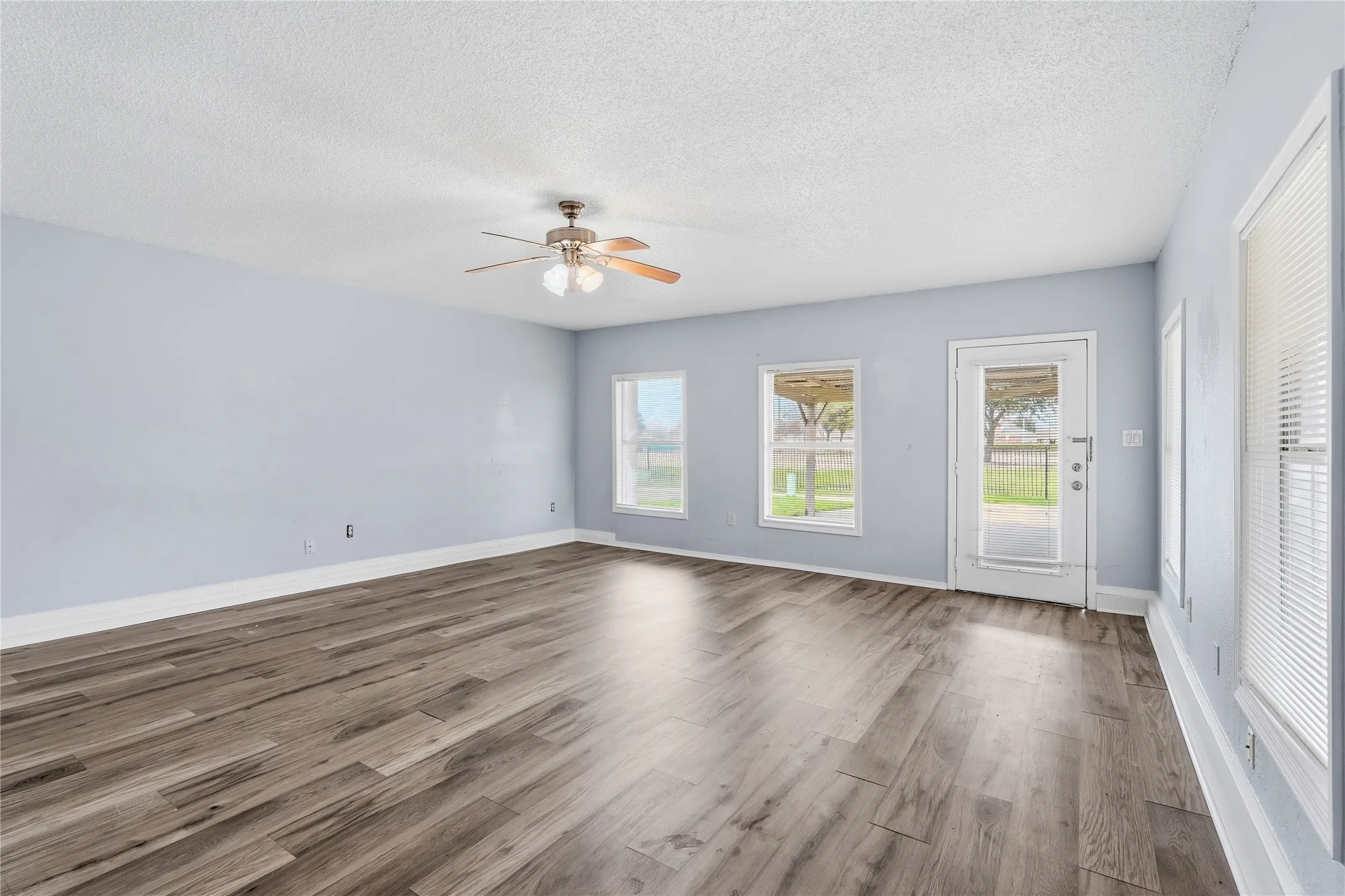 Single Family Residence For Rent in Dallas County , 5209 Daytona Drive, Garland, Texas 75043, 4 Bedroom, 2 Bathroom, Garage spaces, 2,238 Sqft, built in 1972, Preowned, mls#21235784, Real Estate Agent in Garland, Homes For Rent in Dallas county, Homes For Rent in Garland, Realtor in Garland Texas, Real Estate Brokerage Independent Realty Texas, Luminita Cordes Realtor