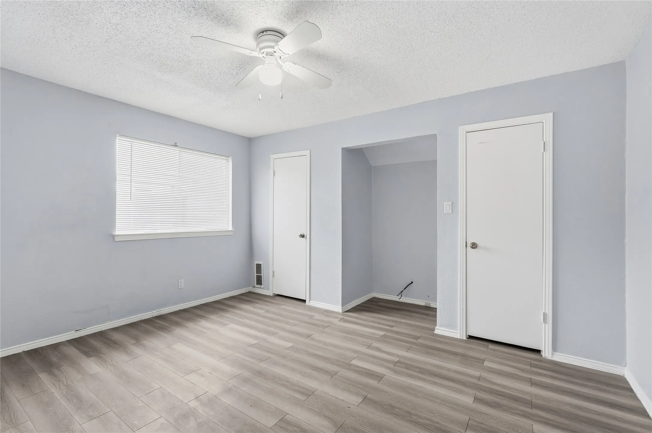Single Family Residence For Rent in Dallas County , 5209 Daytona Drive, Garland, Texas 75043, 4 Bedroom, 2 Bathroom, Garage spaces, 2,238 Sqft, built in 1972, Preowned, mls#21235784, Real Estate Agent in Garland, Homes For Rent in Dallas county, Homes For Rent in Garland, Realtor in Garland Texas, Real Estate Brokerage Independent Realty Texas, Luminita Cordes Realtor