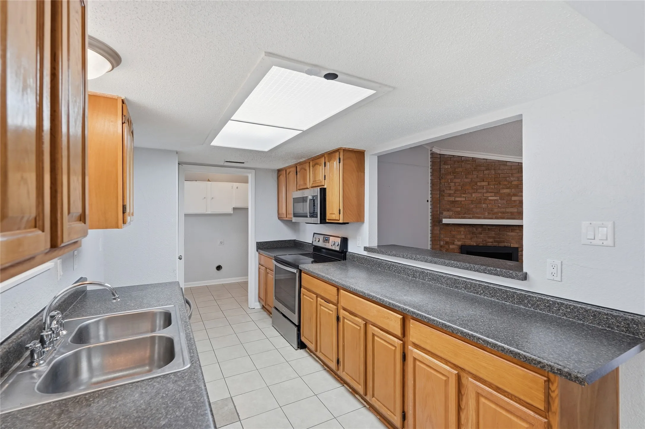 Single Family Residence For Rent in Dallas County , 5209 Daytona Drive, Garland, Texas 75043, 4 Bedroom, 2 Bathroom, Garage spaces, 2,238 Sqft, built in 1972, Preowned, mls#21235784, Real Estate Agent in Garland, Homes For Rent in Dallas county, Homes For Rent in Garland, Realtor in Garland Texas, Real Estate Brokerage Independent Realty Texas, Luminita Cordes Realtor