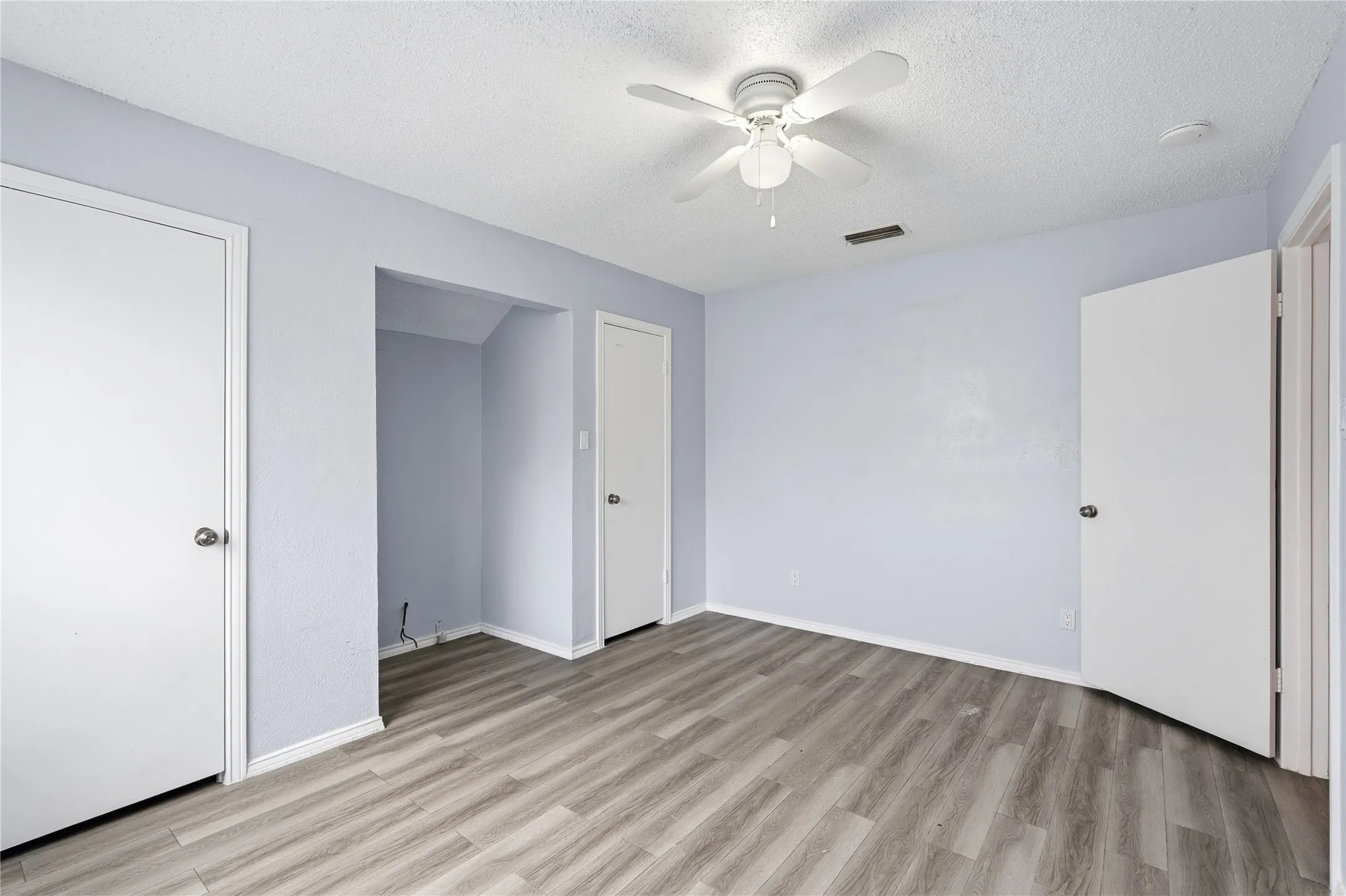 Single Family Residence For Rent in Dallas County , 5209 Daytona Drive, Garland, Texas 75043, 4 Bedroom, 2 Bathroom, Garage spaces, 2,238 Sqft, built in 1972, Preowned, mls#21235784, Real Estate Agent in Garland, Homes For Rent in Dallas county, Homes For Rent in Garland, Realtor in Garland Texas, Real Estate Brokerage Independent Realty Texas, Luminita Cordes Realtor