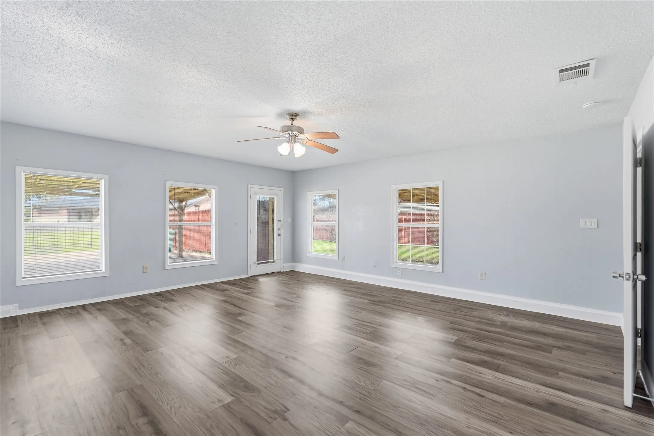Single Family Residence For Rent in Dallas County , 5209 Daytona Drive, Garland, Texas 75043, 4 Bedroom, 2 Bathroom, Garage spaces, 2,238 Sqft, built in 1972, Preowned, mls#21235784, Real Estate Agent in Garland, Homes For Rent in Dallas county, Homes For Rent in Garland, Realtor in Garland Texas, Real Estate Brokerage Independent Realty Texas, Luminita Cordes Realtor