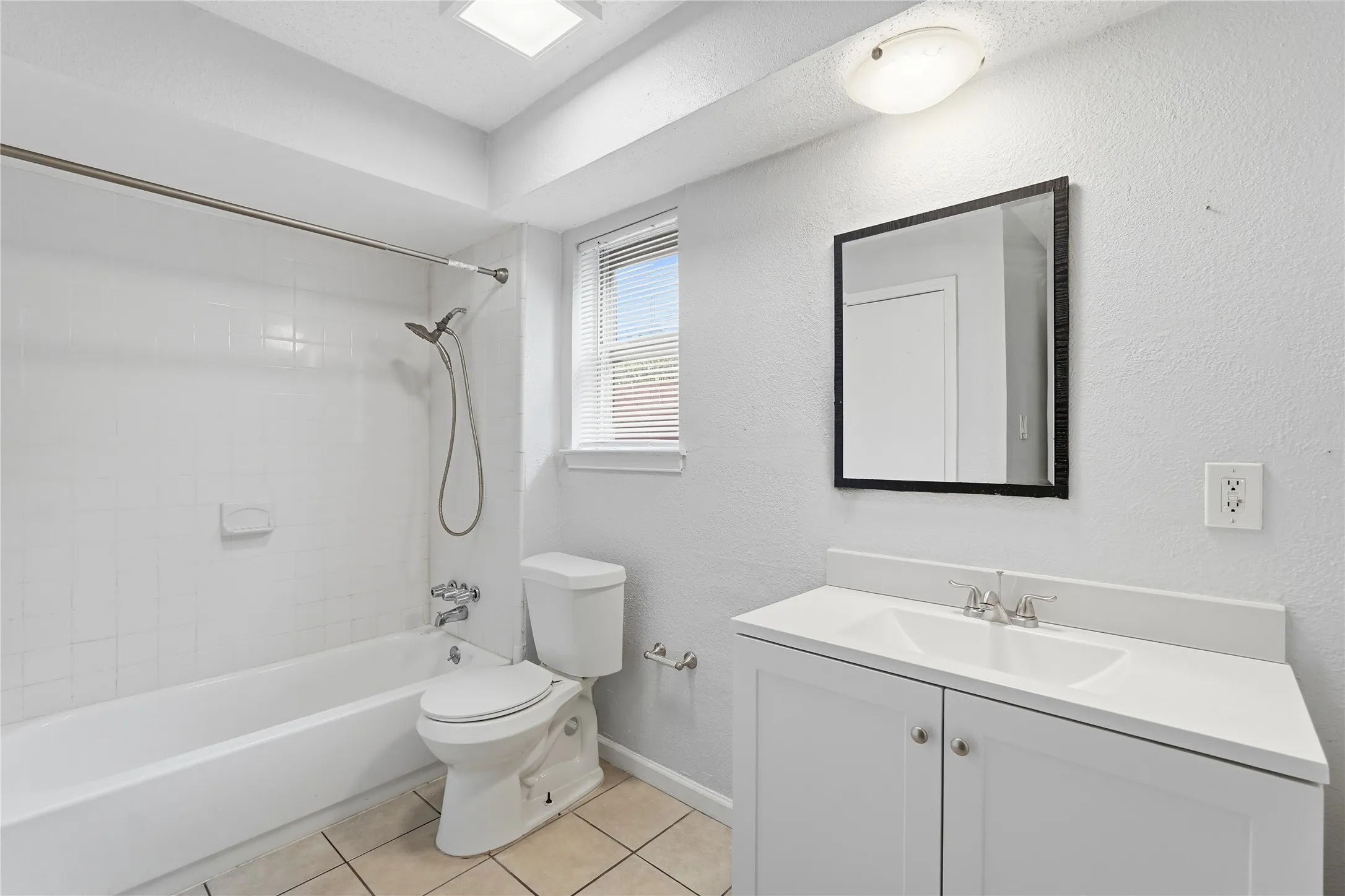 Single Family Residence For Rent in Dallas County , 5209 Daytona Drive, Garland, Texas 75043, 4 Bedroom, 2 Bathroom, Garage spaces, 2,238 Sqft, built in 1972, Preowned, mls#21235784, Real Estate Agent in Garland, Homes For Rent in Dallas county, Homes For Rent in Garland, Realtor in Garland Texas, Real Estate Brokerage Independent Realty Texas, Luminita Cordes Realtor