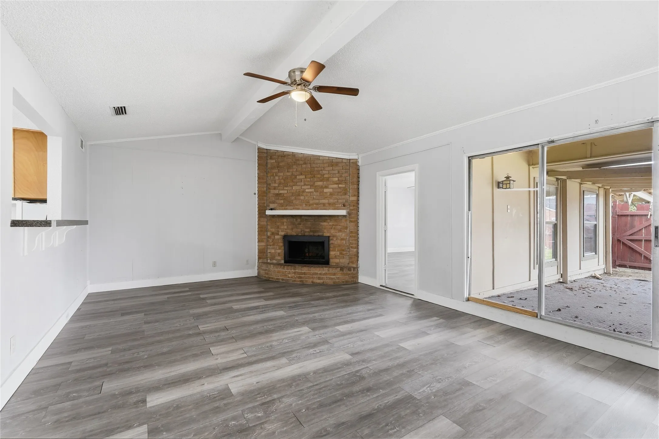 Single Family Residence For Rent in Dallas County , 5209 Daytona Drive, Garland, Texas 75043, 4 Bedroom, 2 Bathroom, Garage spaces, 2,238 Sqft, built in 1972, Preowned, mls#21235784, Real Estate Agent in Garland, Homes For Rent in Dallas county, Homes For Rent in Garland, Realtor in Garland Texas, Real Estate Brokerage Independent Realty Texas, Luminita Cordes Realtor