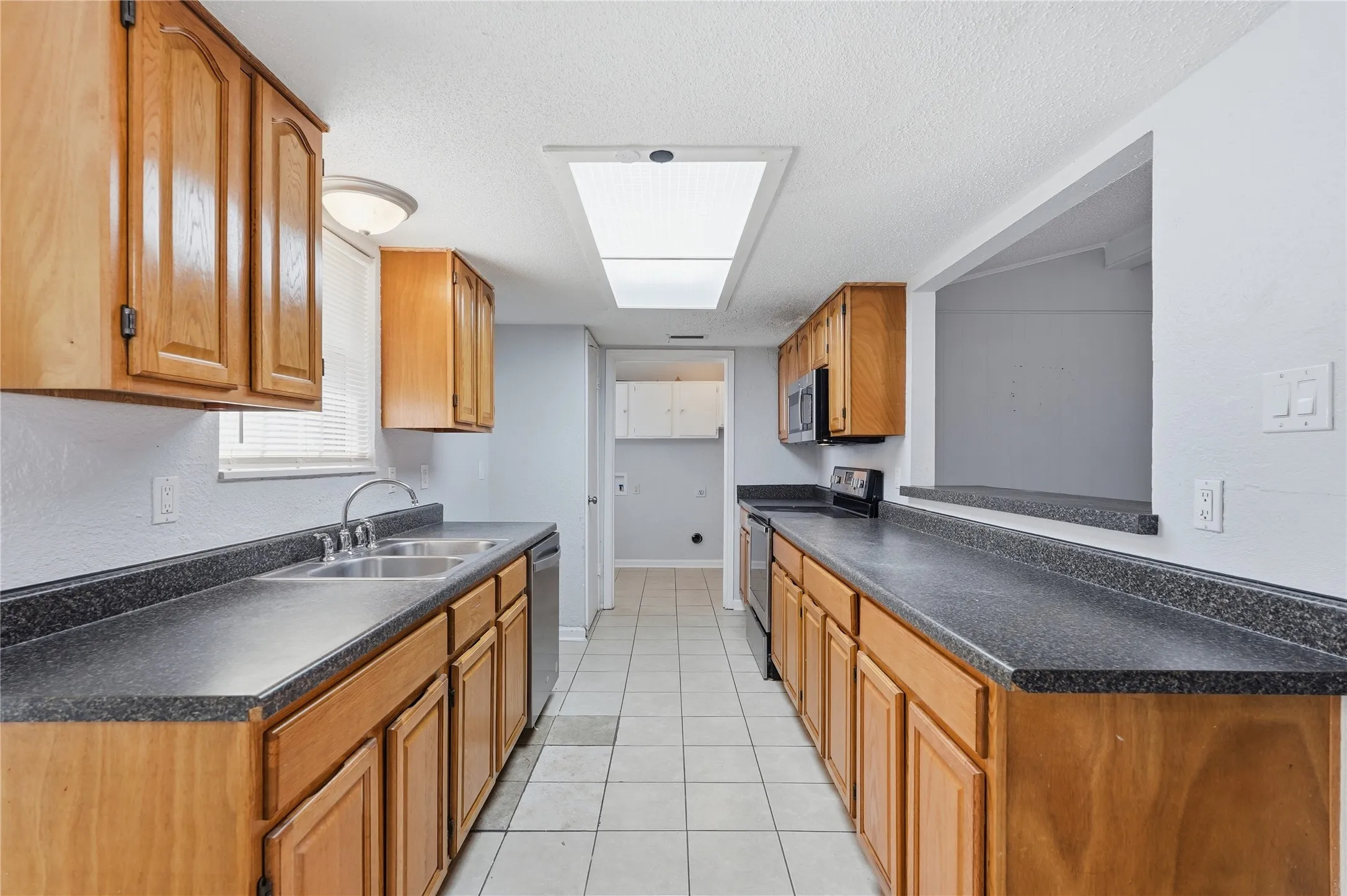 Single Family Residence For Rent in Dallas County , 5209 Daytona Drive, Garland, Texas 75043, 4 Bedroom, 2 Bathroom, Garage spaces, 2,238 Sqft, built in 1972, Preowned, mls#21235784, Real Estate Agent in Garland, Homes For Rent in Dallas county, Homes For Rent in Garland, Realtor in Garland Texas, Real Estate Brokerage Independent Realty Texas, Luminita Cordes Realtor