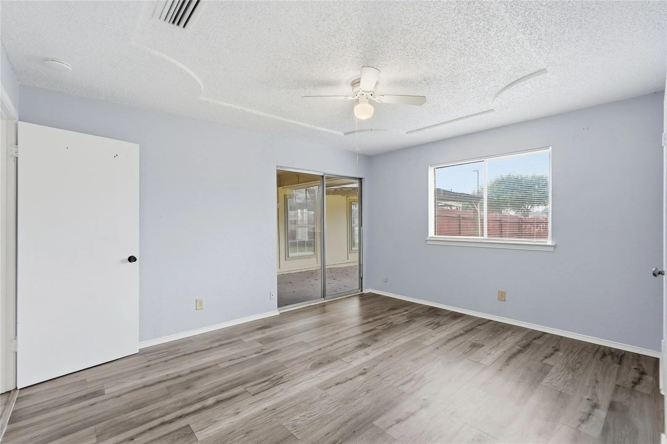 Single Family Residence For Rent in Dallas County , 5209 Daytona Drive, Garland, Texas 75043, 4 Bedroom, 2 Bathroom, Garage spaces, 2,238 Sqft, built in 1972, Preowned, mls#21235784, Real Estate Agent in Garland, Homes For Rent in Dallas county, Homes For Rent in Garland, Realtor in Garland Texas, Real Estate Brokerage Independent Realty Texas, Luminita Cordes Realtor