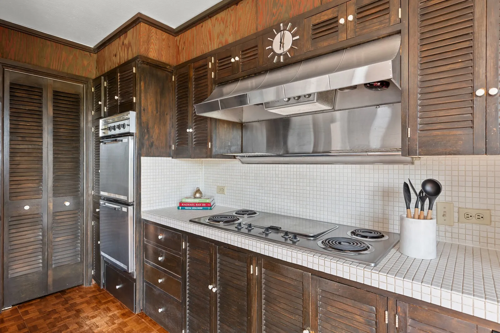 Single Family Residence For Sale in Mc Lennan County , 1188 Windwood Lane, Woodway, Texas 76712, 3 Bedroom, 3 Bathroom, 2 Garage spaces, 4,517 Sqft, built in 1969, mls#21232067, Real Estate Agent in Woodway, Homes For Sale in Mc Lennan county, Homes For Sale in Woodway, Realtor in Woodway Texas, Real Estate Brokerage Independent Realty Texas, Luminita Cordes Realtor