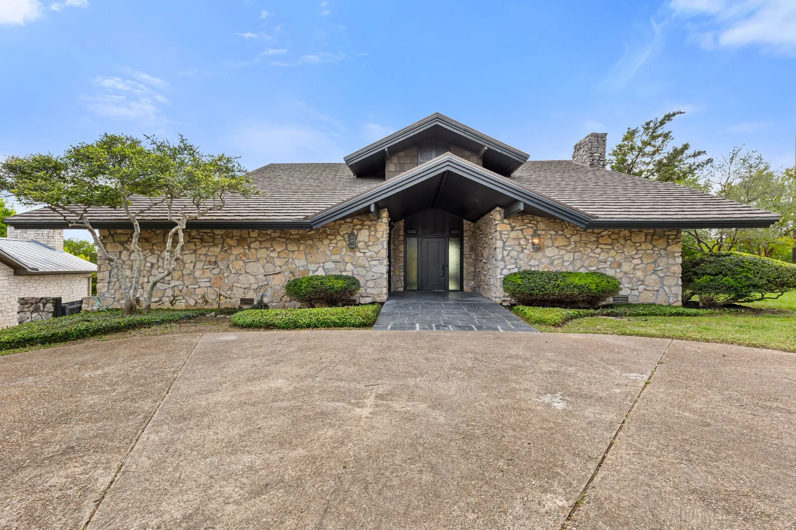 Single Family Residence For Sale in Mc Lennan County , 1188 Windwood Lane, Woodway, Texas 76712, 3 Bedroom, 3 Bathroom, 2 Garage spaces, 4,517 Sqft, built in 1969, mls#21232067, Real Estate Agent in Woodway, Homes For Sale in Mc Lennan county, Homes For Sale in Woodway, Realtor in Woodway Texas, Real Estate Brokerage Independent Realty Texas, Luminita Cordes Realtor