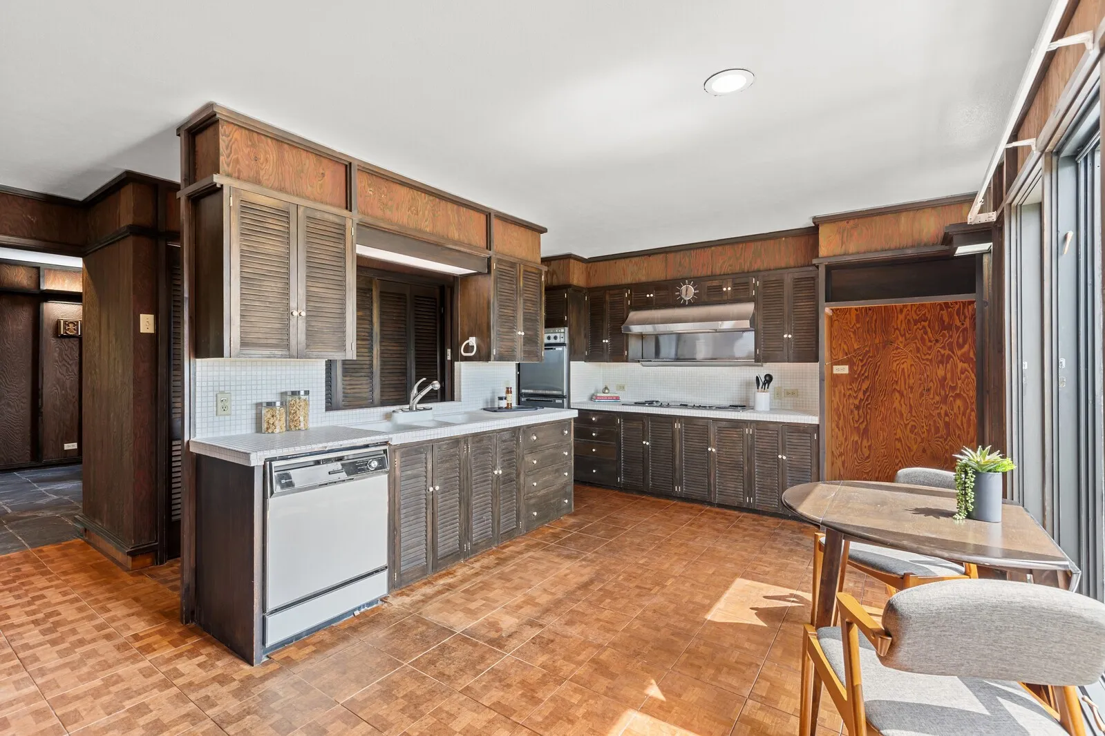 Single Family Residence For Sale in Mc Lennan County , 1188 Windwood Lane, Woodway, Texas 76712, 3 Bedroom, 3 Bathroom, 2 Garage spaces, 4,517 Sqft, built in 1969, mls#21232067, Real Estate Agent in Woodway, Homes For Sale in Mc Lennan county, Homes For Sale in Woodway, Realtor in Woodway Texas, Real Estate Brokerage Independent Realty Texas, Luminita Cordes Realtor
