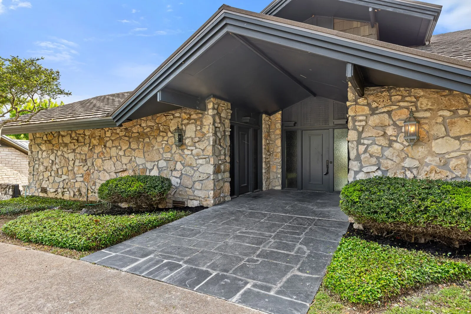 Single Family Residence For Sale in Mc Lennan County , 1188 Windwood Lane, Woodway, Texas 76712, 3 Bedroom, 3 Bathroom, 2 Garage spaces, 4,517 Sqft, built in 1969, mls#21232067, Real Estate Agent in Woodway, Homes For Sale in Mc Lennan county, Homes For Sale in Woodway, Realtor in Woodway Texas, Real Estate Brokerage Independent Realty Texas, Luminita Cordes Realtor