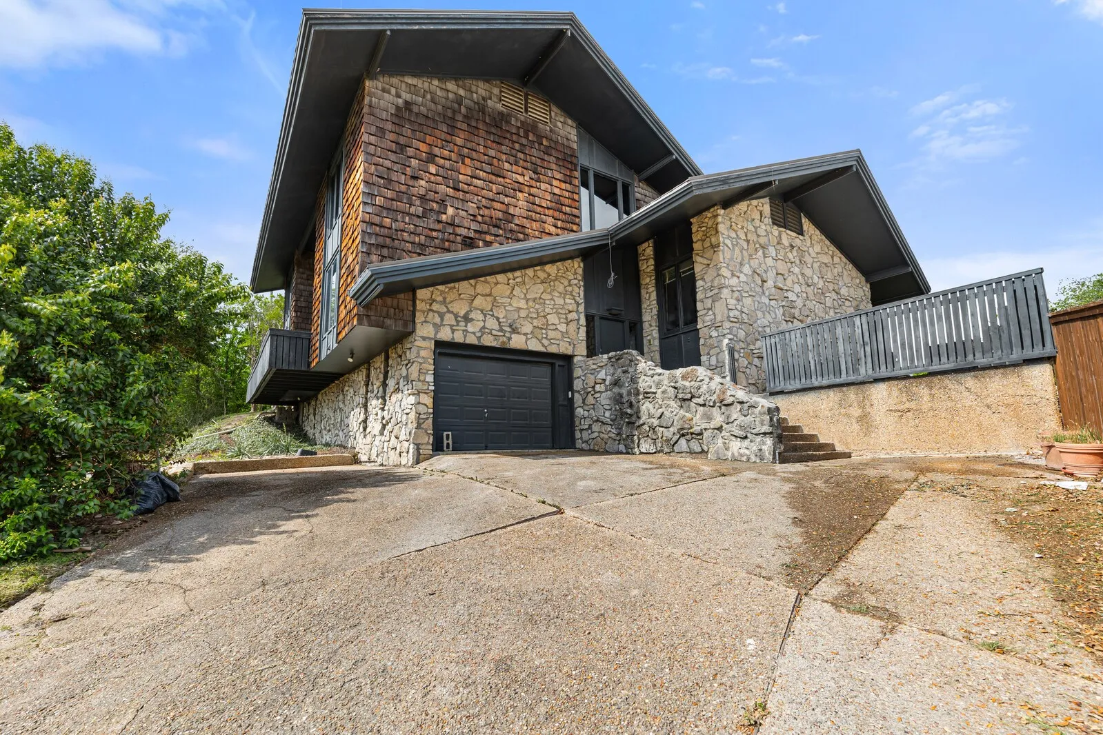 Single Family Residence For Sale in Mc Lennan County , 1188 Windwood Lane, Woodway, Texas 76712, 3 Bedroom, 3 Bathroom, 2 Garage spaces, 4,517 Sqft, built in 1969, mls#21232067, Real Estate Agent in Woodway, Homes For Sale in Mc Lennan county, Homes For Sale in Woodway, Realtor in Woodway Texas, Real Estate Brokerage Independent Realty Texas, Luminita Cordes Realtor