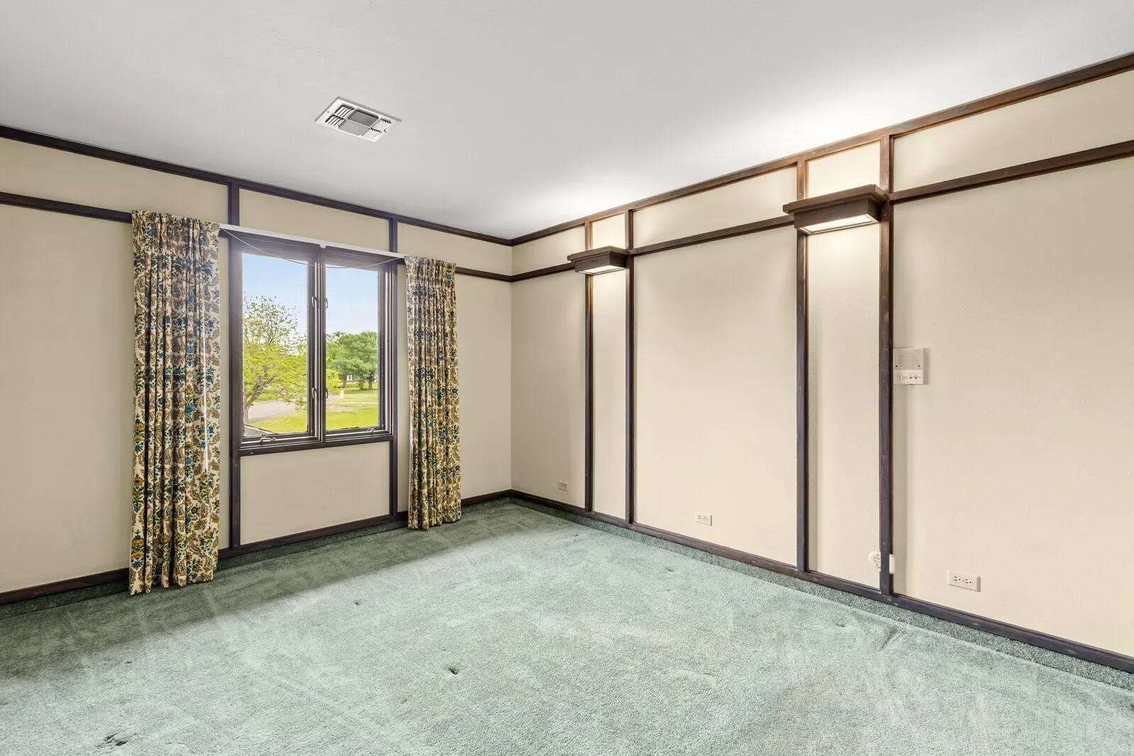 Single Family Residence For Sale in Mc Lennan County , 1188 Windwood Lane, Woodway, Texas 76712, 3 Bedroom, 3 Bathroom, 2 Garage spaces, 4,517 Sqft, built in 1969, mls#21232067, Real Estate Agent in Woodway, Homes For Sale in Mc Lennan county, Homes For Sale in Woodway, Realtor in Woodway Texas, Real Estate Brokerage Independent Realty Texas, Luminita Cordes Realtor