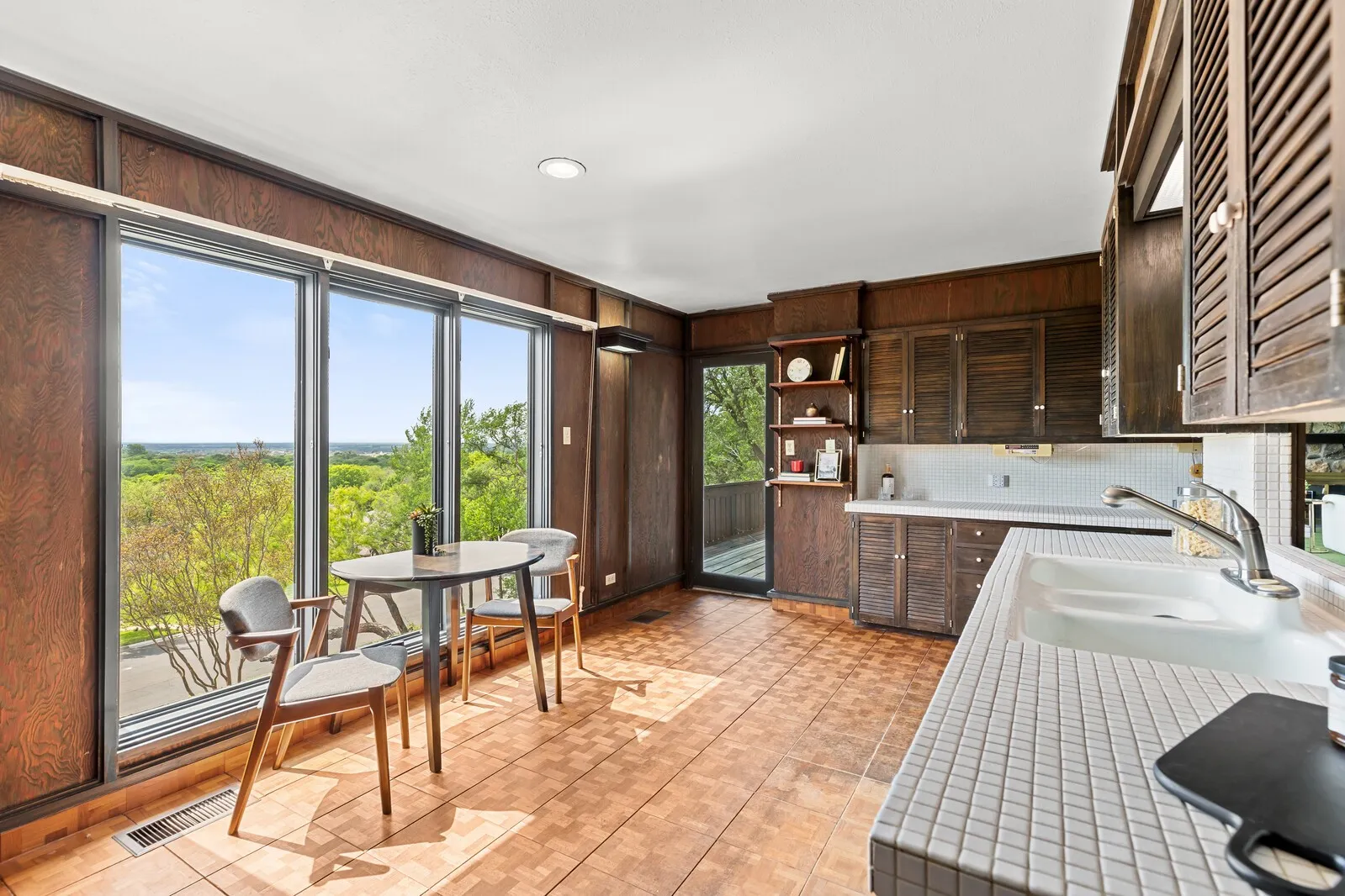 Single Family Residence For Sale in Mc Lennan County , 1188 Windwood Lane, Woodway, Texas 76712, 3 Bedroom, 3 Bathroom, 2 Garage spaces, 4,517 Sqft, built in 1969, mls#21232067, Real Estate Agent in Woodway, Homes For Sale in Mc Lennan county, Homes For Sale in Woodway, Realtor in Woodway Texas, Real Estate Brokerage Independent Realty Texas, Luminita Cordes Realtor