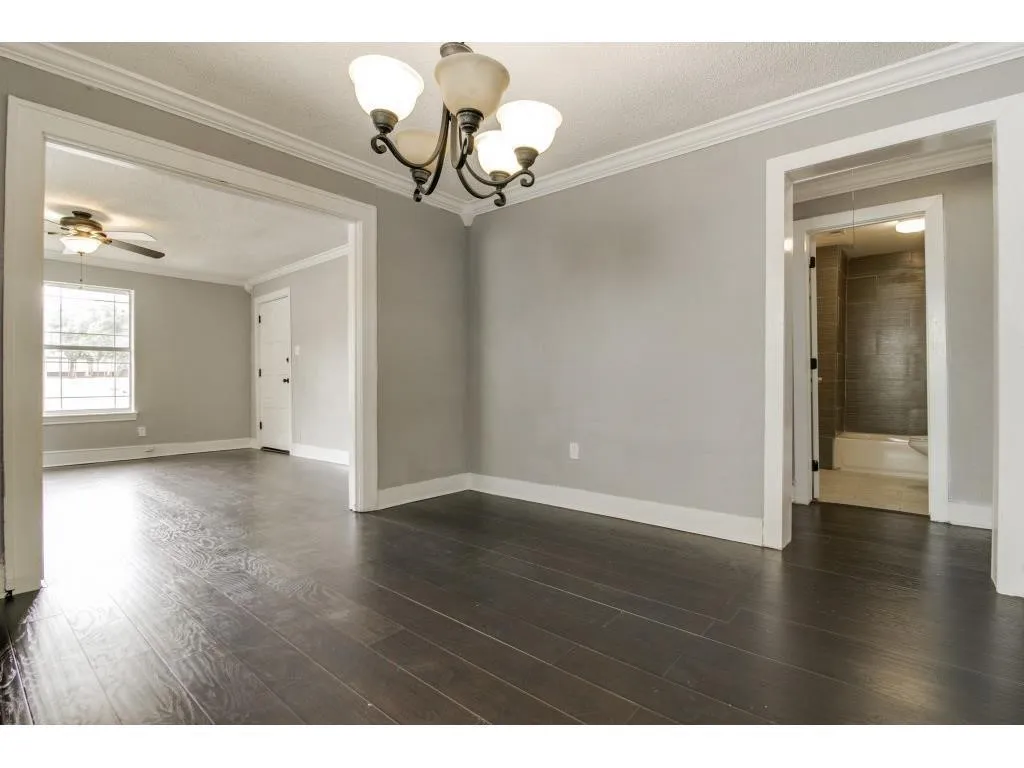 Single Family Residence For Sale in Dallas County , 126 Neches, Dallas, Texas 75208, 2 Bedroom, 1 Bathroom, Garage spaces, 912 Sqft, built in 1920, Preowned, mls#21233026, Real Estate Agent in Dallas, Homes For Sale in Dallas county, Homes For Sale in Dallas, Realtor in Dallas Texas, Real Estate Brokerage Independent Realty Texas, Luminita Cordes Realtor