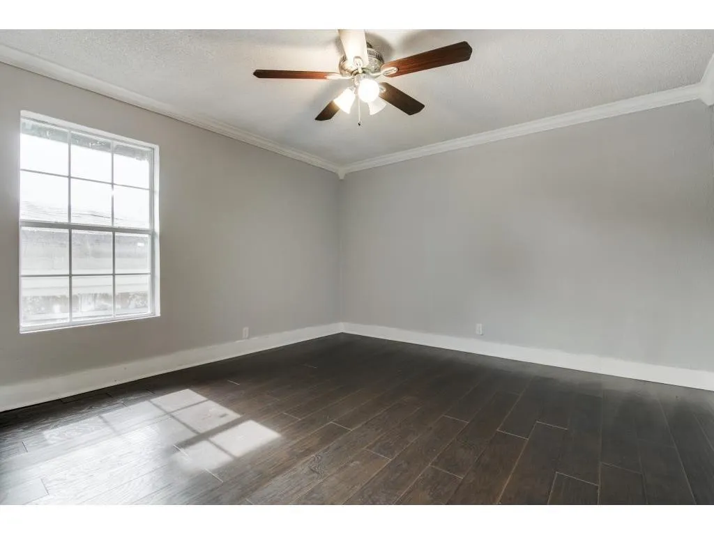 Single Family Residence For Sale in Dallas County , 126 Neches, Dallas, Texas 75208, 2 Bedroom, 1 Bathroom, Garage spaces, 912 Sqft, built in 1920, Preowned, mls#21233026, Real Estate Agent in Dallas, Homes For Sale in Dallas county, Homes For Sale in Dallas, Realtor in Dallas Texas, Real Estate Brokerage Independent Realty Texas, Luminita Cordes Realtor
