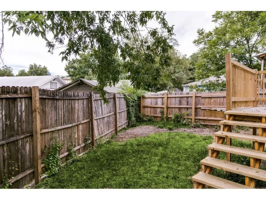Single Family Residence For Sale in Dallas County , 126 Neches, Dallas, Texas 75208, 2 Bedroom, 1 Bathroom, Garage spaces, 912 Sqft, built in 1920, Preowned, mls#21233026, Real Estate Agent in Dallas, Homes For Sale in Dallas county, Homes For Sale in Dallas, Realtor in Dallas Texas, Real Estate Brokerage Independent Realty Texas, Luminita Cordes Realtor