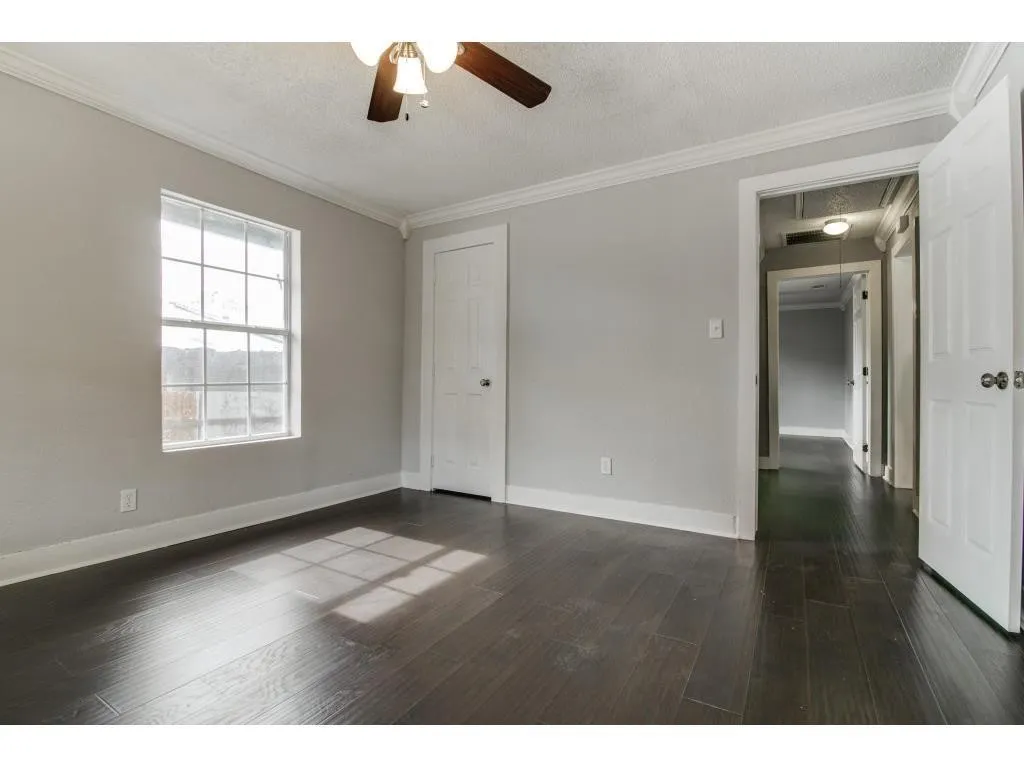 Single Family Residence For Sale in Dallas County , 126 Neches, Dallas, Texas 75208, 2 Bedroom, 1 Bathroom, Garage spaces, 912 Sqft, built in 1920, Preowned, mls#21233026, Real Estate Agent in Dallas, Homes For Sale in Dallas county, Homes For Sale in Dallas, Realtor in Dallas Texas, Real Estate Brokerage Independent Realty Texas, Luminita Cordes Realtor