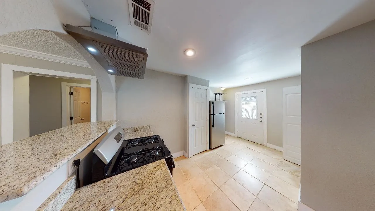 Single Family Residence For Sale in Dallas County , 126 Neches, Dallas, Texas 75208, 2 Bedroom, 1 Bathroom, Garage spaces, 912 Sqft, built in 1920, Preowned, mls#21233026, Real Estate Agent in Dallas, Homes For Sale in Dallas county, Homes For Sale in Dallas, Realtor in Dallas Texas, Real Estate Brokerage Independent Realty Texas, Luminita Cordes Realtor