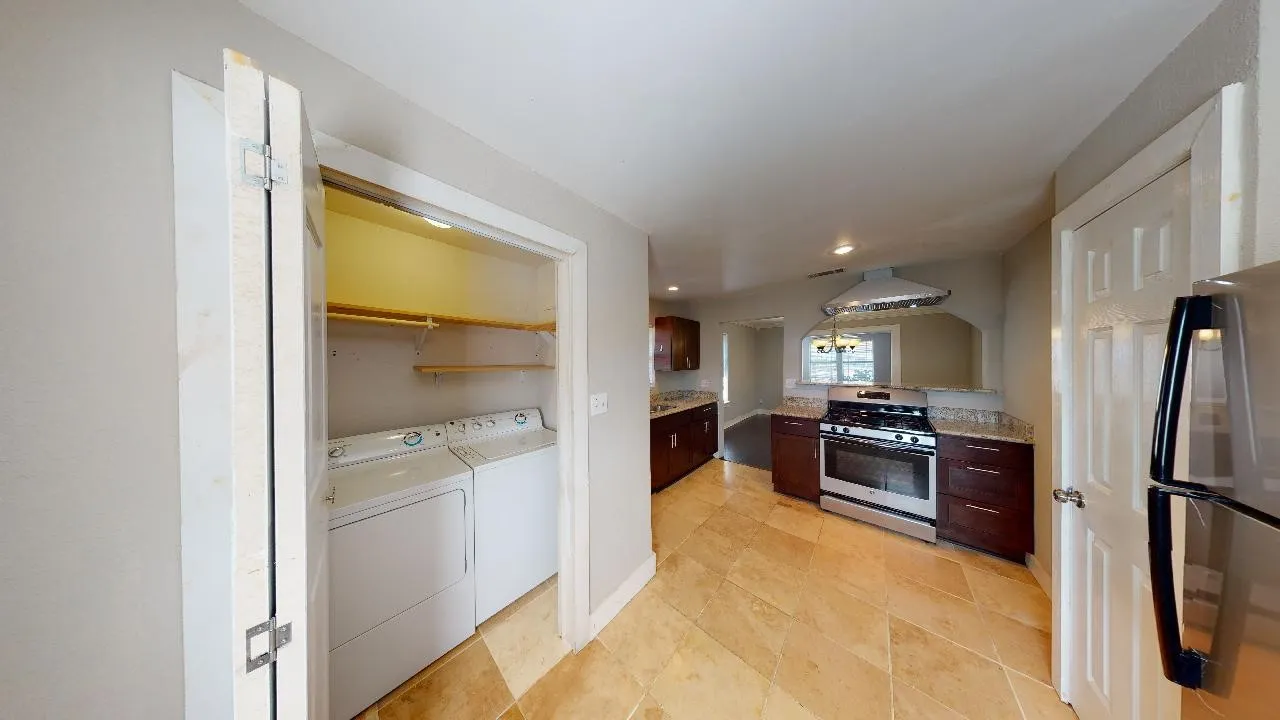 Single Family Residence For Sale in Dallas County , 126 Neches, Dallas, Texas 75208, 2 Bedroom, 1 Bathroom, Garage spaces, 912 Sqft, built in 1920, Preowned, mls#21233026, Real Estate Agent in Dallas, Homes For Sale in Dallas county, Homes For Sale in Dallas, Realtor in Dallas Texas, Real Estate Brokerage Independent Realty Texas, Luminita Cordes Realtor
