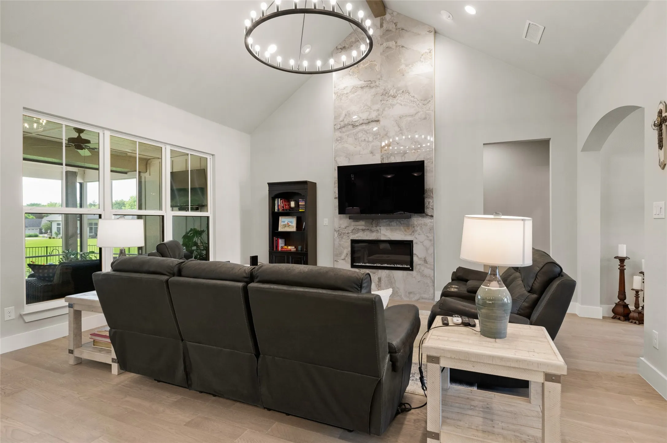 Single Family Residence For Sale in Grayson County , 160 Bent Oak Drive, Pottsboro, Texas 75076, 4 Bedroom, 4 Bathroom, 2 Garage spaces, 2,639 Sqft, built in 2023, Preowned, mls#21235888, Real Estate Agent in Pottsboro, Homes For Sale in Grayson county, Homes For Sale in Pottsboro, Realtor in Pottsboro Texas, Real Estate Brokerage Independent Realty Texas, Luminita Cordes Realtor