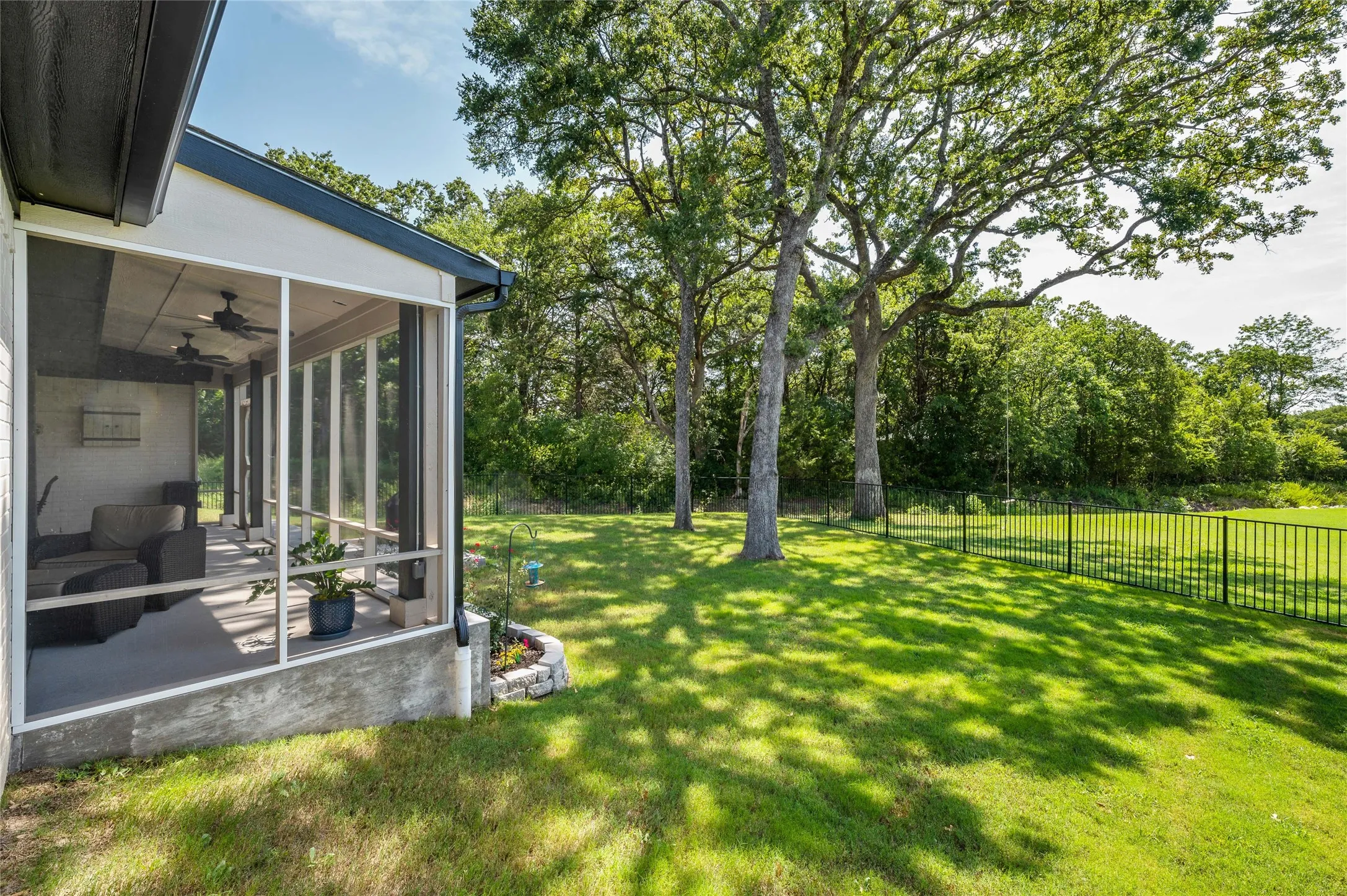 Single Family Residence For Sale in Grayson County , 160 Bent Oak Drive, Pottsboro, Texas 75076, 4 Bedroom, 4 Bathroom, 2 Garage spaces, 2,639 Sqft, built in 2023, Preowned, mls#21235888, Real Estate Agent in Pottsboro, Homes For Sale in Grayson county, Homes For Sale in Pottsboro, Realtor in Pottsboro Texas, Real Estate Brokerage Independent Realty Texas, Luminita Cordes Realtor