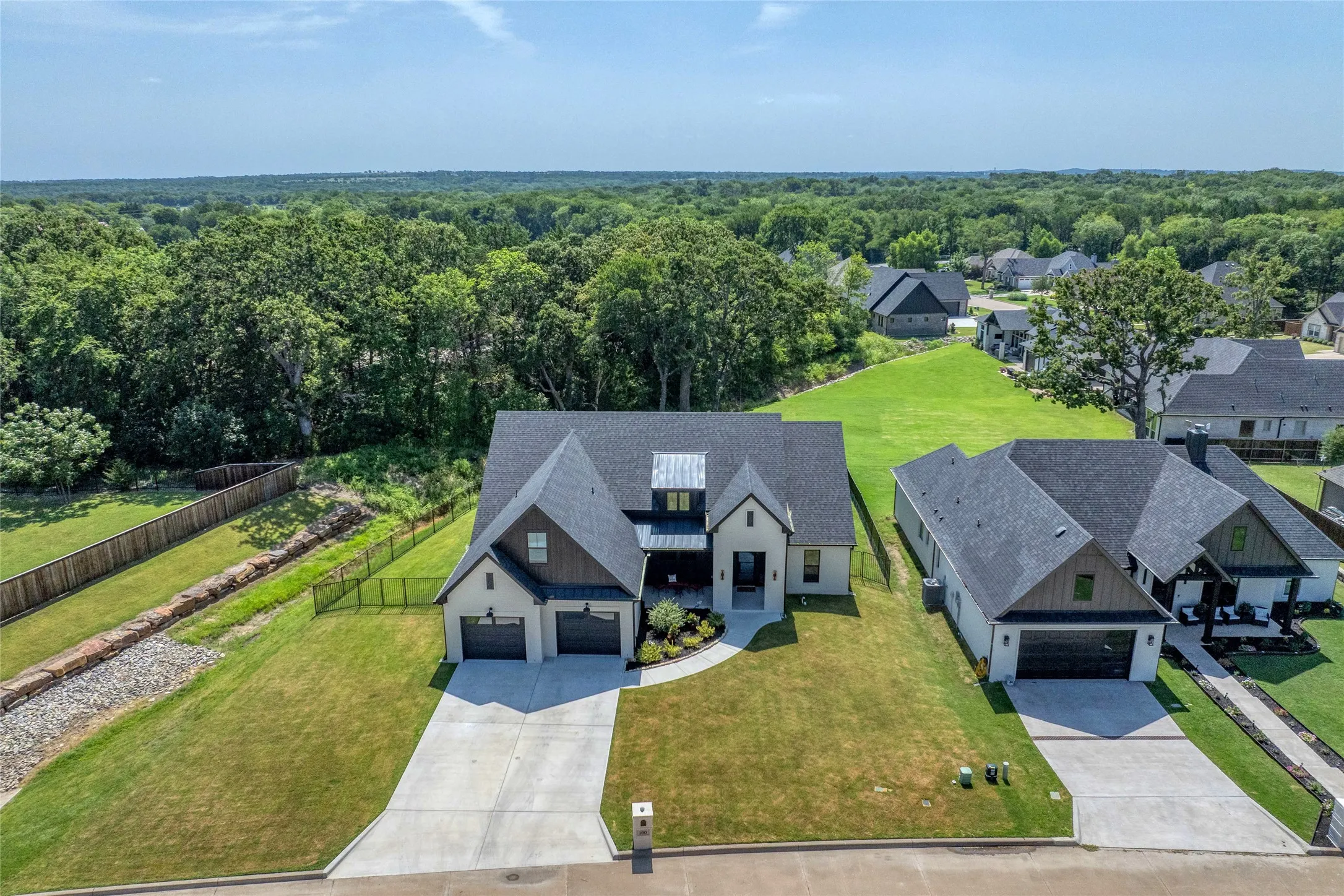 Single Family Residence For Sale in Grayson County , 160 Bent Oak Drive, Pottsboro, Texas 75076, 4 Bedroom, 4 Bathroom, 2 Garage spaces, 2,639 Sqft, built in 2023, Preowned, mls#21235888, Real Estate Agent in Pottsboro, Homes For Sale in Grayson county, Homes For Sale in Pottsboro, Realtor in Pottsboro Texas, Real Estate Brokerage Independent Realty Texas, Luminita Cordes Realtor