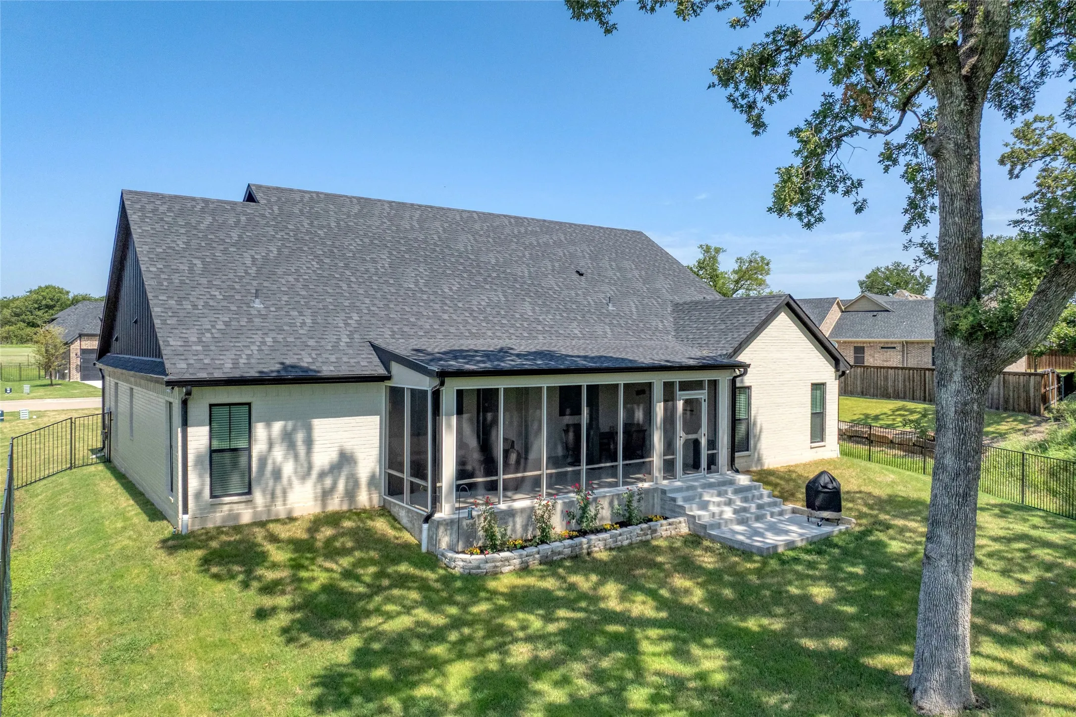 Single Family Residence For Sale in Grayson County , 160 Bent Oak Drive, Pottsboro, Texas 75076, 4 Bedroom, 4 Bathroom, 2 Garage spaces, 2,639 Sqft, built in 2023, Preowned, mls#21235888, Real Estate Agent in Pottsboro, Homes For Sale in Grayson county, Homes For Sale in Pottsboro, Realtor in Pottsboro Texas, Real Estate Brokerage Independent Realty Texas, Luminita Cordes Realtor