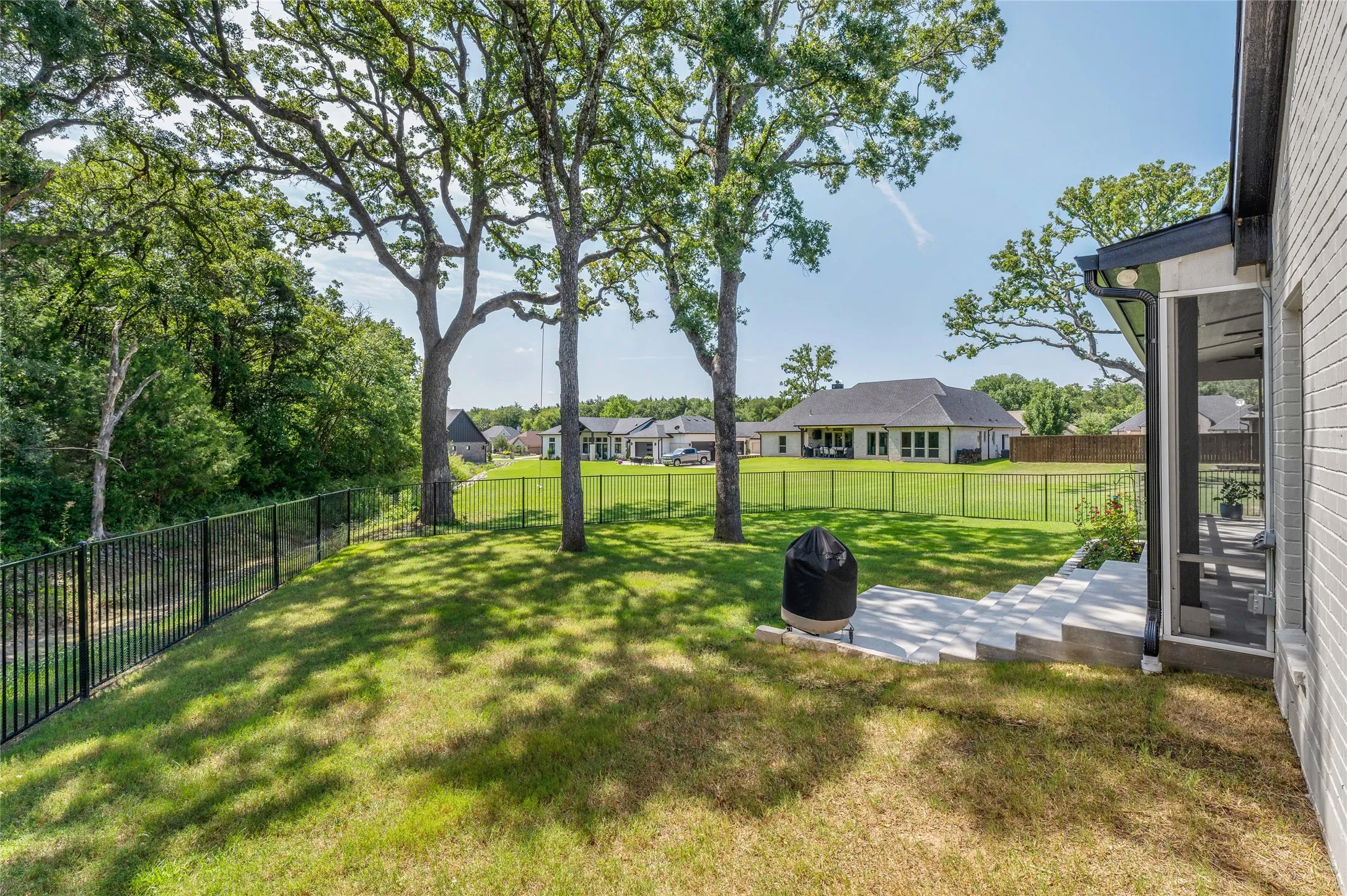 Single Family Residence For Sale in Grayson County , 160 Bent Oak Drive, Pottsboro, Texas 75076, 4 Bedroom, 4 Bathroom, 2 Garage spaces, 2,639 Sqft, built in 2023, Preowned, mls#21235888, Real Estate Agent in Pottsboro, Homes For Sale in Grayson county, Homes For Sale in Pottsboro, Realtor in Pottsboro Texas, Real Estate Brokerage Independent Realty Texas, Luminita Cordes Realtor