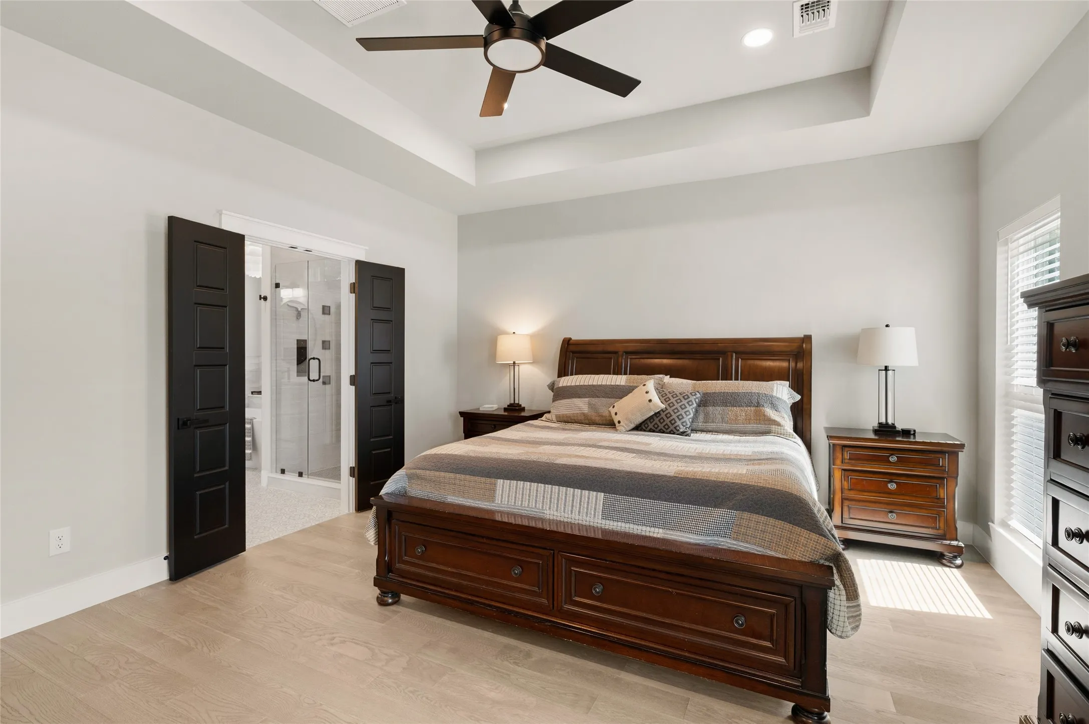 Single Family Residence For Sale in Grayson County , 160 Bent Oak Drive, Pottsboro, Texas 75076, 4 Bedroom, 4 Bathroom, 2 Garage spaces, 2,639 Sqft, built in 2023, Preowned, mls#21235888, Real Estate Agent in Pottsboro, Homes For Sale in Grayson county, Homes For Sale in Pottsboro, Realtor in Pottsboro Texas, Real Estate Brokerage Independent Realty Texas, Luminita Cordes Realtor