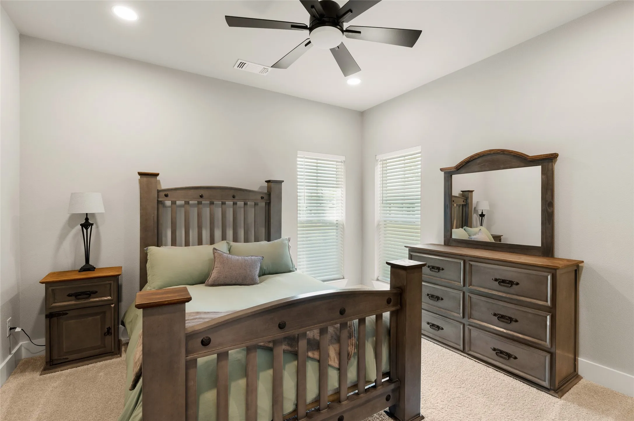 Single Family Residence For Sale in Grayson County , 160 Bent Oak Drive, Pottsboro, Texas 75076, 4 Bedroom, 4 Bathroom, 2 Garage spaces, 2,639 Sqft, built in 2023, Preowned, mls#21235888, Real Estate Agent in Pottsboro, Homes For Sale in Grayson county, Homes For Sale in Pottsboro, Realtor in Pottsboro Texas, Real Estate Brokerage Independent Realty Texas, Luminita Cordes Realtor