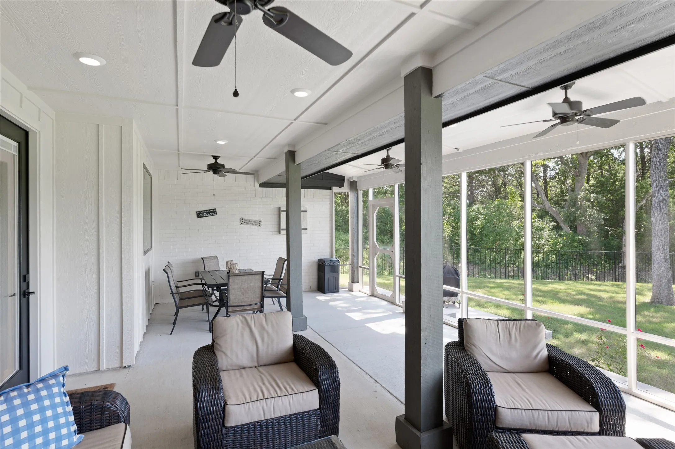 Single Family Residence For Sale in Grayson County , 160 Bent Oak Drive, Pottsboro, Texas 75076, 4 Bedroom, 4 Bathroom, 2 Garage spaces, 2,639 Sqft, built in 2023, Preowned, mls#21235888, Real Estate Agent in Pottsboro, Homes For Sale in Grayson county, Homes For Sale in Pottsboro, Realtor in Pottsboro Texas, Real Estate Brokerage Independent Realty Texas, Luminita Cordes Realtor