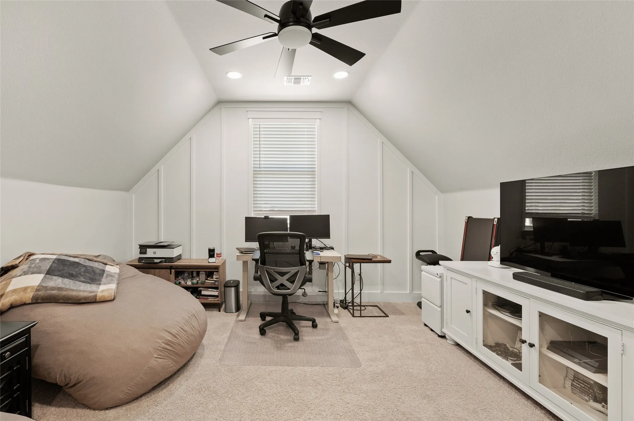 Single Family Residence For Sale in Grayson County , 160 Bent Oak Drive, Pottsboro, Texas 75076, 4 Bedroom, 4 Bathroom, 2 Garage spaces, 2,639 Sqft, built in 2023, Preowned, mls#21235888, Real Estate Agent in Pottsboro, Homes For Sale in Grayson county, Homes For Sale in Pottsboro, Realtor in Pottsboro Texas, Real Estate Brokerage Independent Realty Texas, Luminita Cordes Realtor