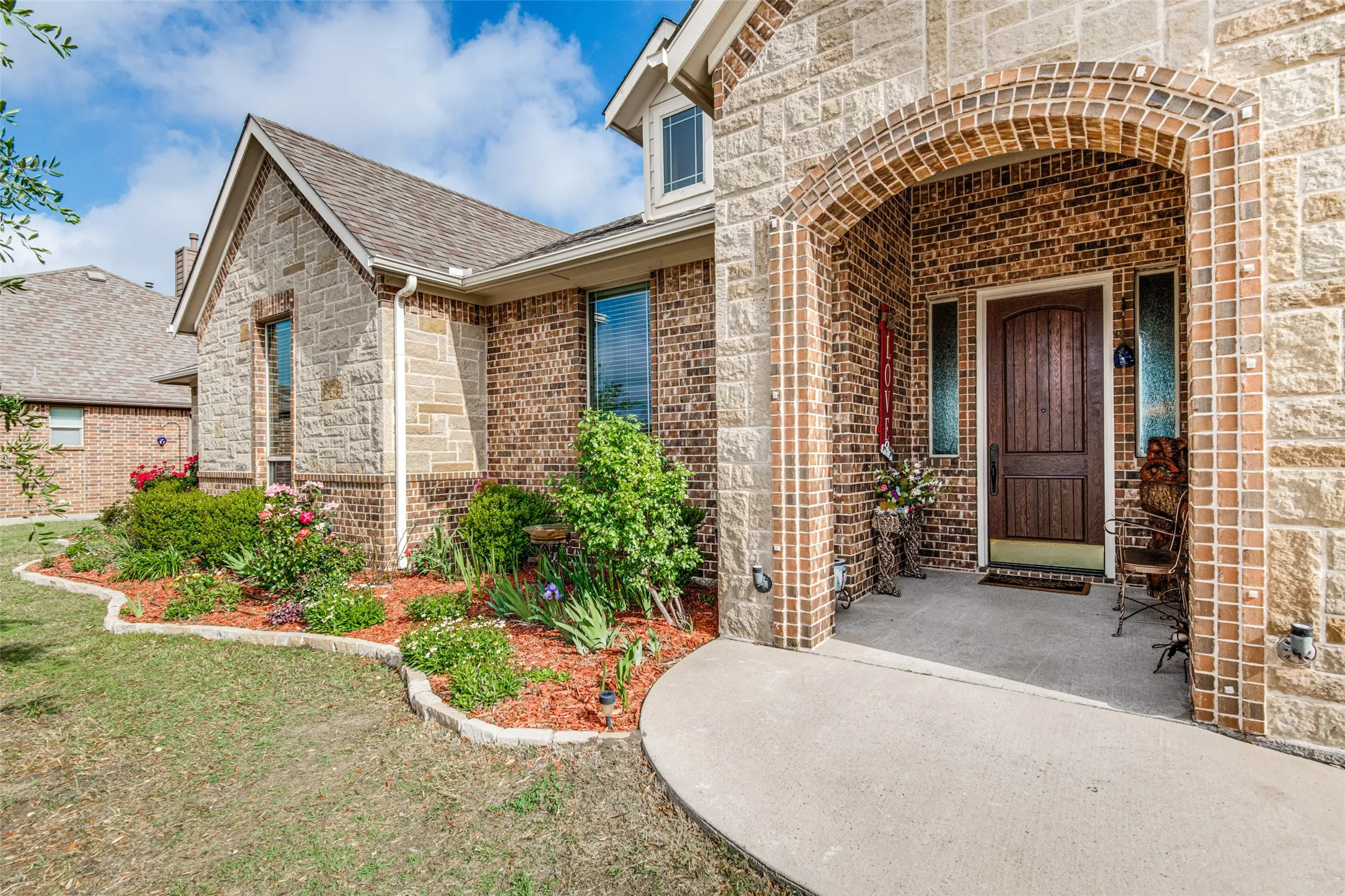 Single Family Residence For Sale in Collin County , 902 Saint Matthew Circle, Royse City, Texas 75189, 3 Bedroom, 3 Bathroom, 2 Garage spaces, 2,354 Sqft, built in 2015, Preowned, mls#21234456, Real Estate Agent in Royse City, Homes For Sale in Collin county, Homes For Sale in Royse City, Realtor in Royse City Texas, Real Estate Brokerage Independent Realty Texas, Luminita Cordes Realtor