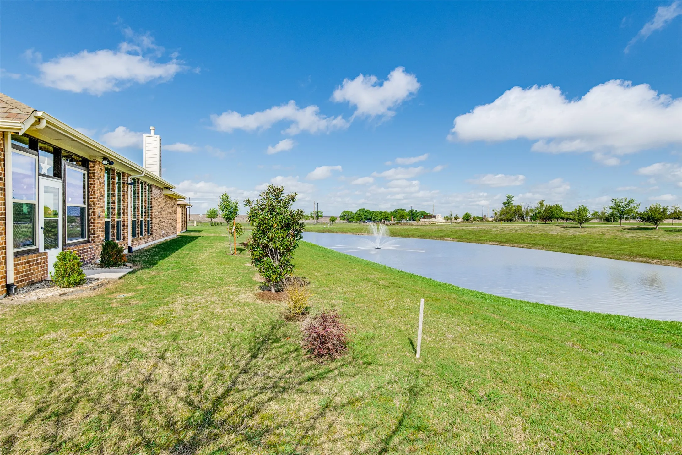 Single Family Residence For Sale in Collin County , 902 Saint Matthew Circle, Royse City, Texas 75189, 3 Bedroom, 3 Bathroom, 2 Garage spaces, 2,354 Sqft, built in 2015, Preowned, mls#21234456, Real Estate Agent in Royse City, Homes For Sale in Collin county, Homes For Sale in Royse City, Realtor in Royse City Texas, Real Estate Brokerage Independent Realty Texas, Luminita Cordes Realtor