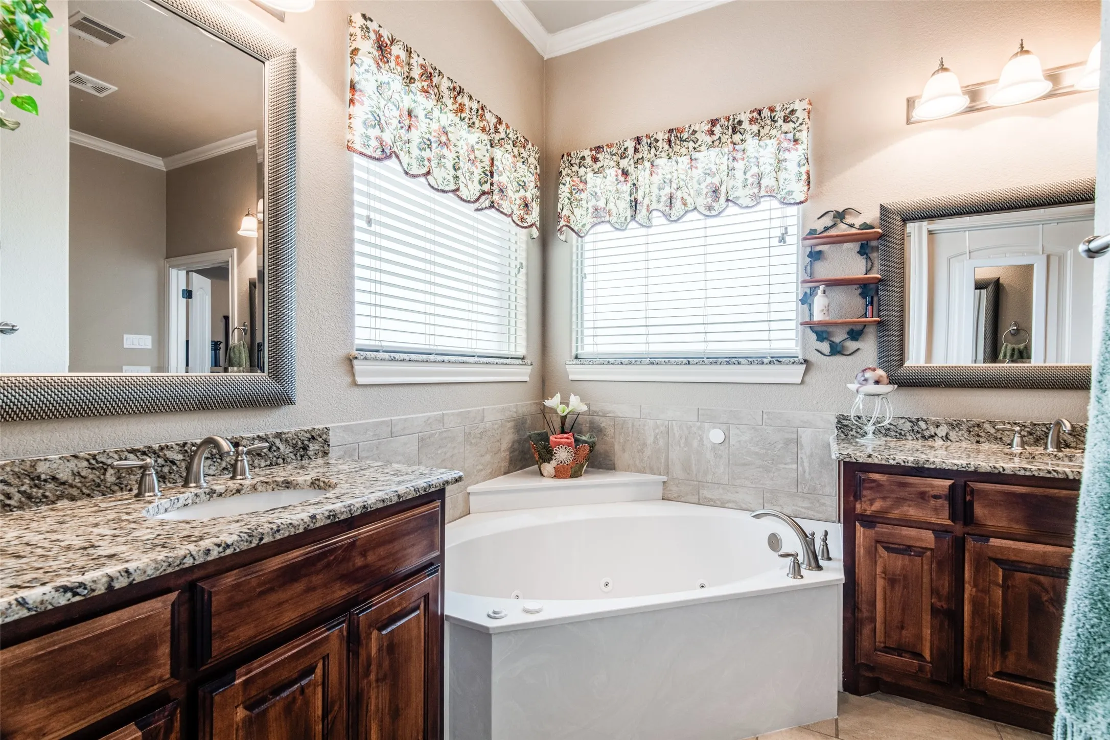 Single Family Residence For Sale in Collin County , 902 Saint Matthew Circle, Royse City, Texas 75189, 3 Bedroom, 3 Bathroom, 2 Garage spaces, 2,354 Sqft, built in 2015, Preowned, mls#21234456, Real Estate Agent in Royse City, Homes For Sale in Collin county, Homes For Sale in Royse City, Realtor in Royse City Texas, Real Estate Brokerage Independent Realty Texas, Luminita Cordes Realtor