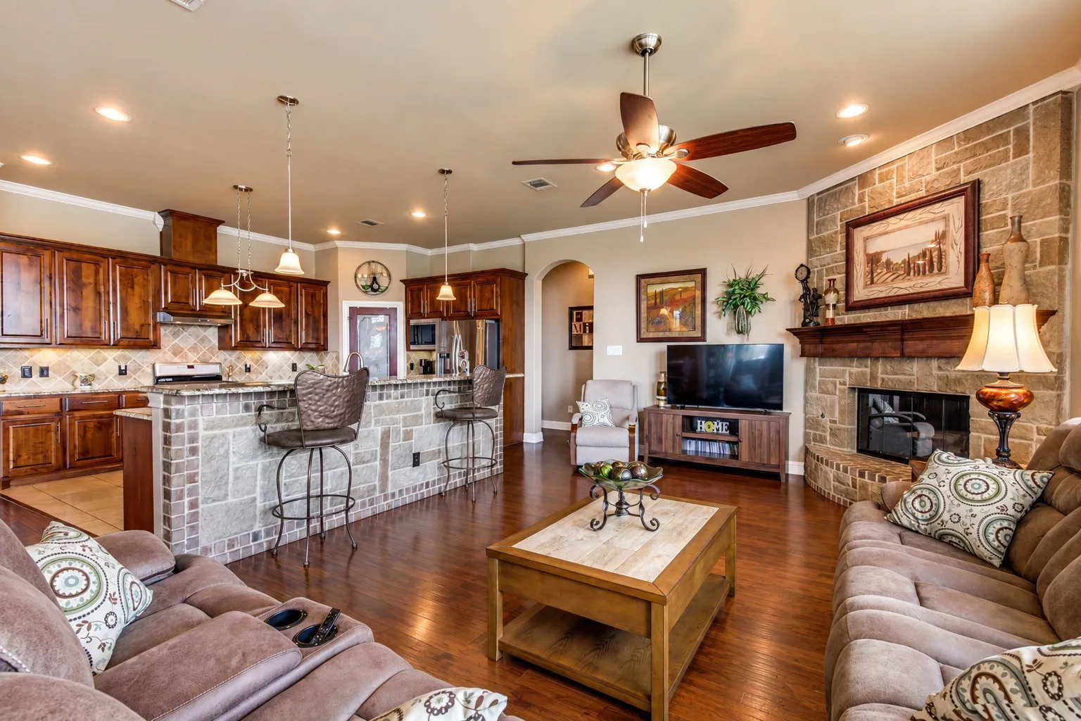 Single Family Residence For Sale in Collin County , 902 Saint Matthew Circle, Royse City, Texas 75189, 3 Bedroom, 3 Bathroom, 2 Garage spaces, 2,354 Sqft, built in 2015, Preowned, mls#21234456, Real Estate Agent in Royse City, Homes For Sale in Collin county, Homes For Sale in Royse City, Realtor in Royse City Texas, Real Estate Brokerage Independent Realty Texas, Luminita Cordes Realtor