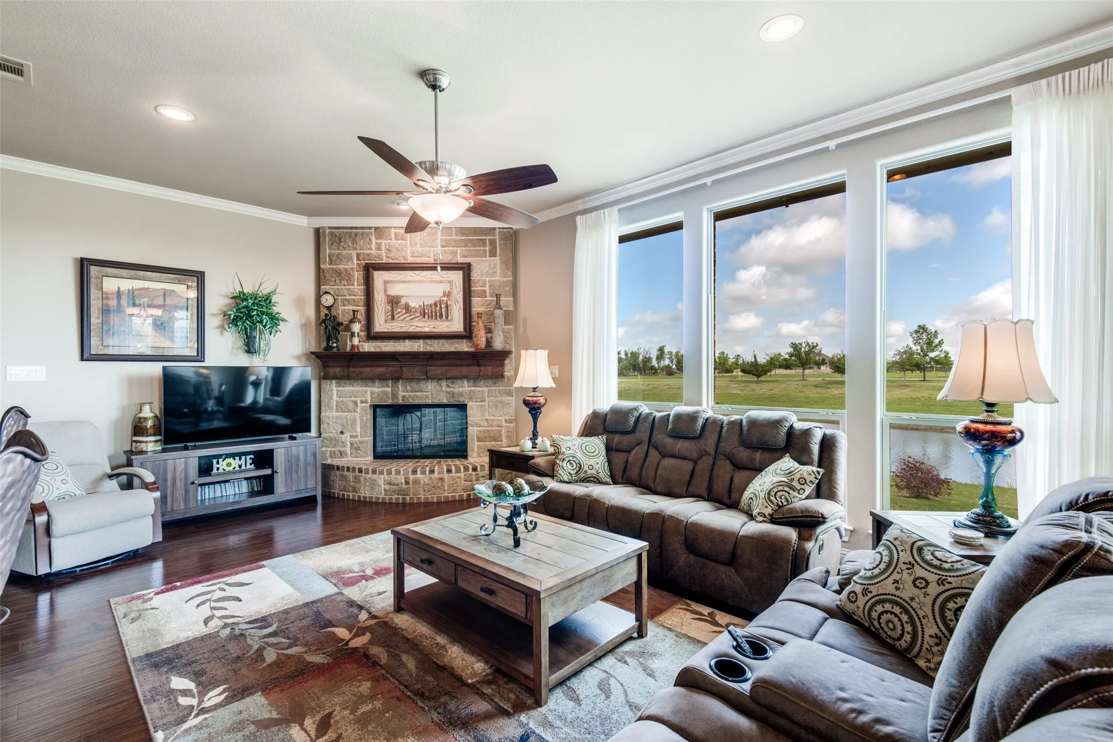 Single Family Residence For Sale in Collin County , 902 Saint Matthew Circle, Royse City, Texas 75189, 3 Bedroom, 3 Bathroom, 2 Garage spaces, 2,354 Sqft, built in 2015, Preowned, mls#21234456, Real Estate Agent in Royse City, Homes For Sale in Collin county, Homes For Sale in Royse City, Realtor in Royse City Texas, Real Estate Brokerage Independent Realty Texas, Luminita Cordes Realtor