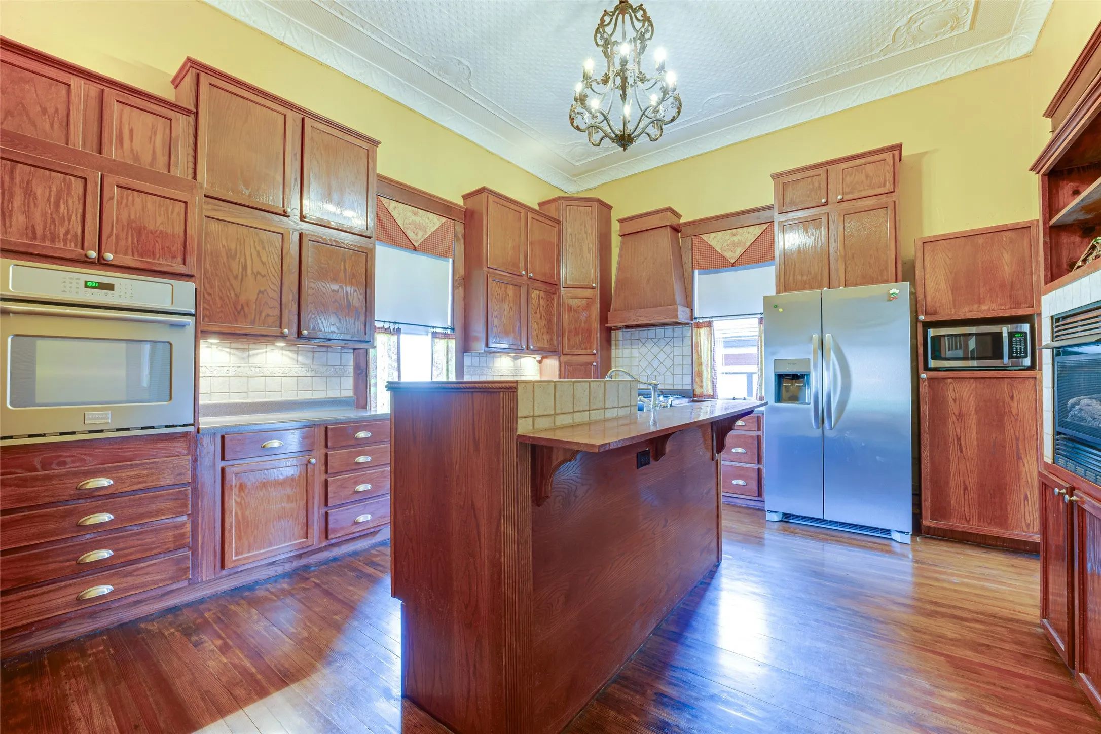 Single Family Residence For Sale in Wood County , 210 W Elm Street, Winnsboro, Texas 75494, 5 Bedroom, 4 Bathroom, 2 Garage spaces, 4,411 Sqft, built in 1913, mls#21235287, Real Estate Agent in Winnsboro, Homes For Sale in Wood county, Homes For Sale in Winnsboro, Realtor in Winnsboro Texas, Real Estate Brokerage Independent Realty Texas, Luminita Cordes Realtor