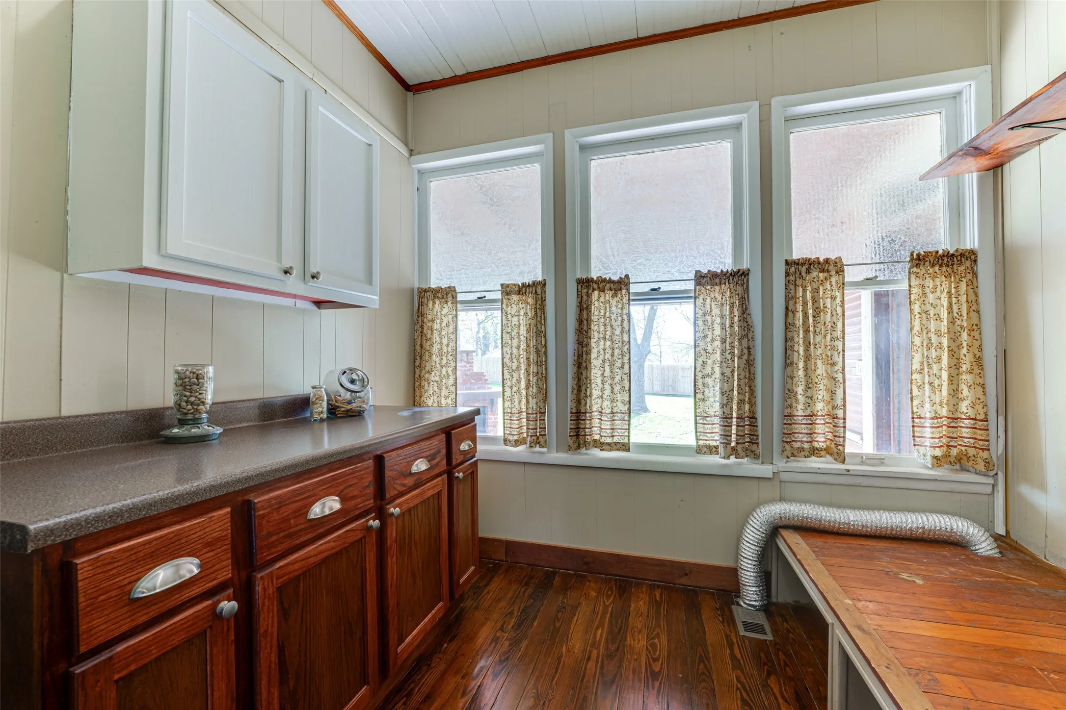 Single Family Residence For Sale in Wood County , 210 W Elm Street, Winnsboro, Texas 75494, 5 Bedroom, 4 Bathroom, 2 Garage spaces, 4,411 Sqft, built in 1913, mls#21235287, Real Estate Agent in Winnsboro, Homes For Sale in Wood county, Homes For Sale in Winnsboro, Realtor in Winnsboro Texas, Real Estate Brokerage Independent Realty Texas, Luminita Cordes Realtor