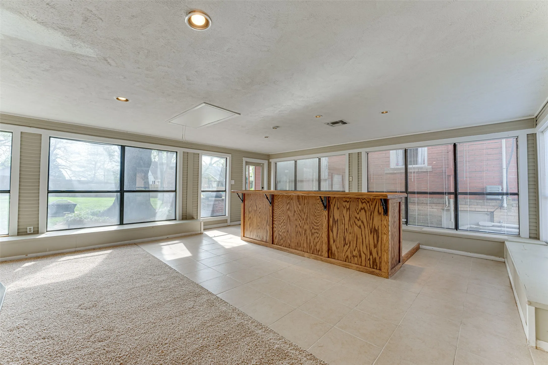 Additional Recreation Room off Garage