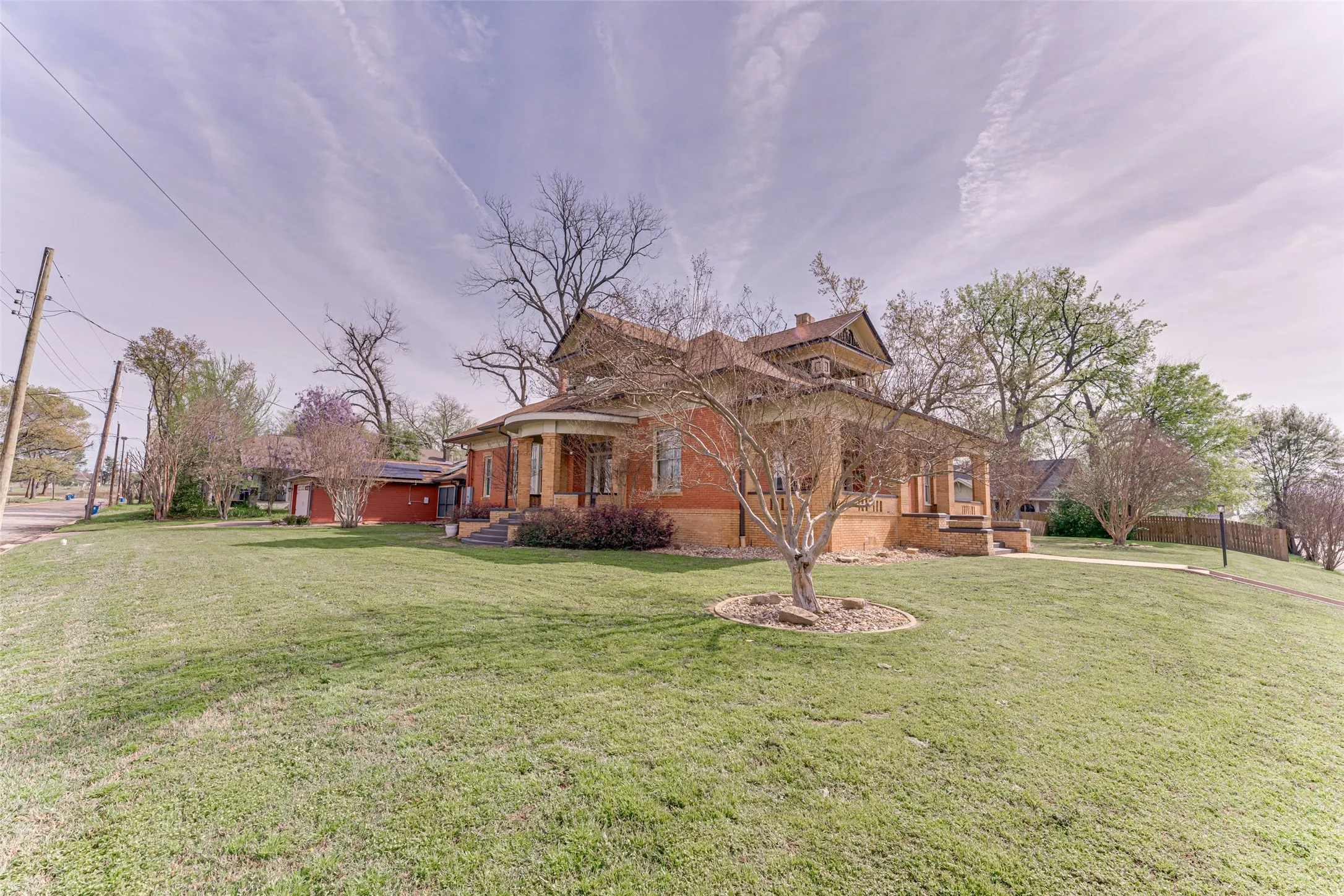 Single Family Residence For Sale in Wood County , 210 W Elm Street, Winnsboro, Texas 75494, 5 Bedroom, 4 Bathroom, 2 Garage spaces, 4,411 Sqft, built in 1913, mls#21235287, Real Estate Agent in Winnsboro, Homes For Sale in Wood county, Homes For Sale in Winnsboro, Realtor in Winnsboro Texas, Real Estate Brokerage Independent Realty Texas, Luminita Cordes Realtor