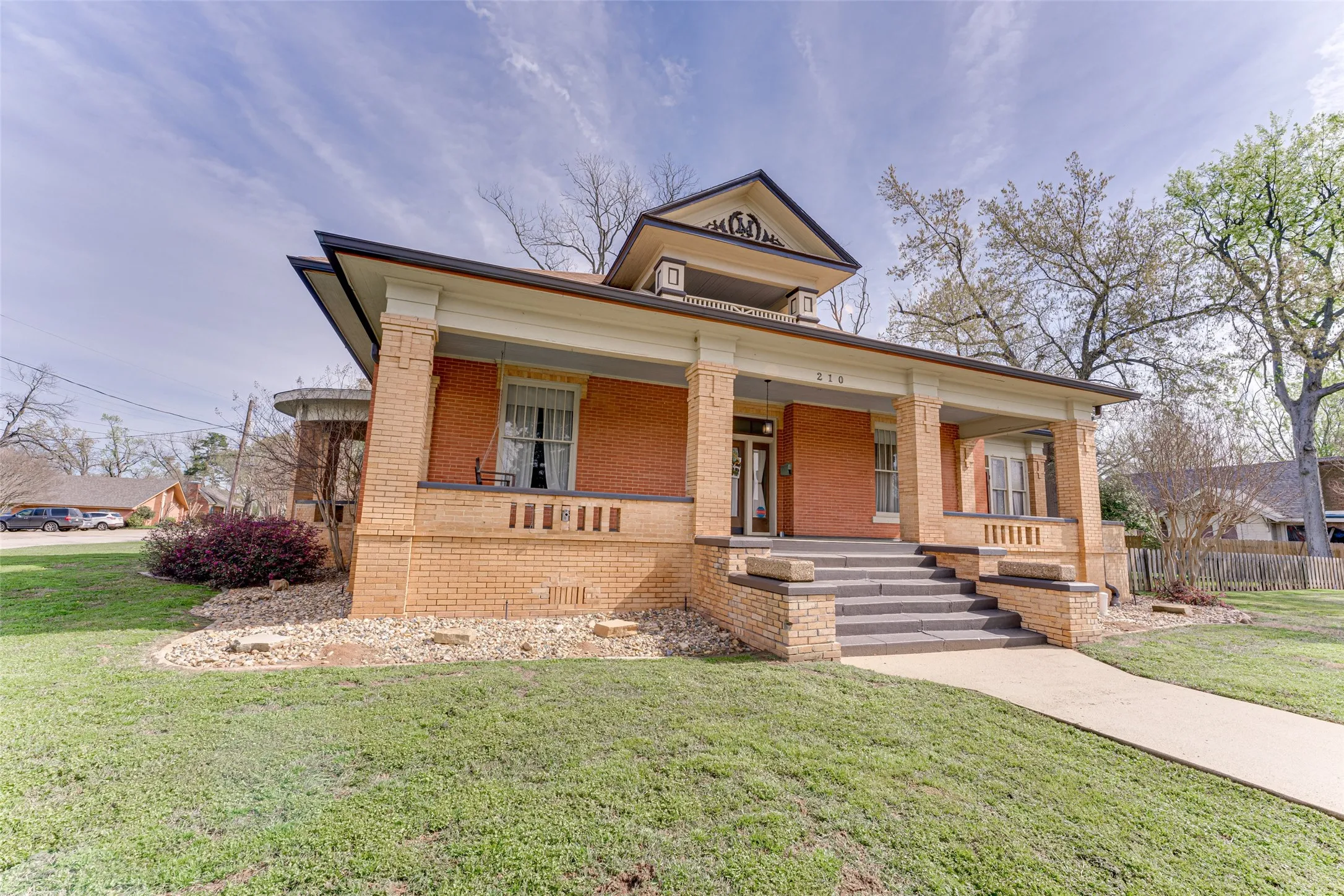 Single Family Residence For Sale in Wood County , 210 W Elm Street, Winnsboro, Texas 75494, 5 Bedroom, 4 Bathroom, 2 Garage spaces, 4,411 Sqft, built in 1913, mls#21235287, Real Estate Agent in Winnsboro, Homes For Sale in Wood county, Homes For Sale in Winnsboro, Realtor in Winnsboro Texas, Real Estate Brokerage Independent Realty Texas, Luminita Cordes Realtor