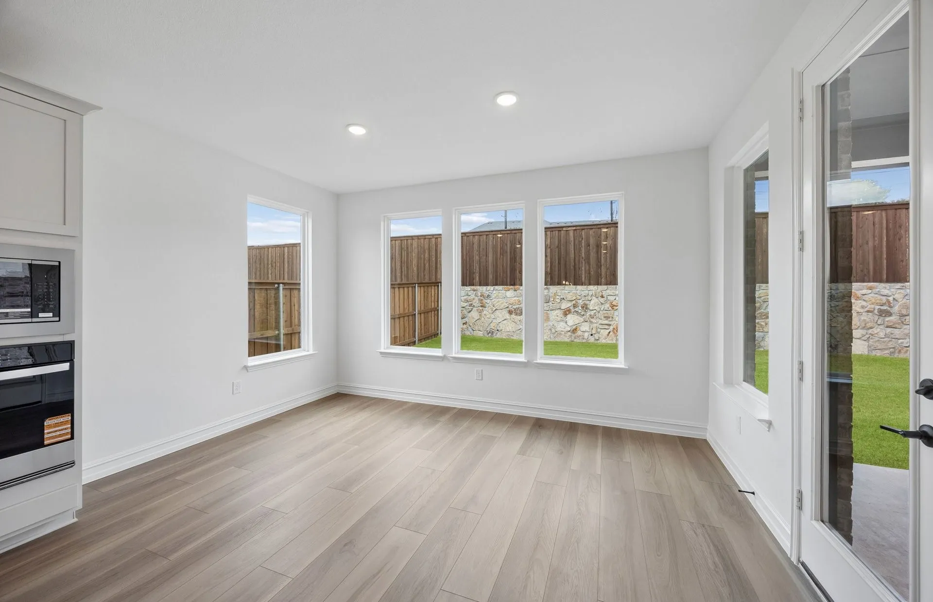Dining area off kitchen
