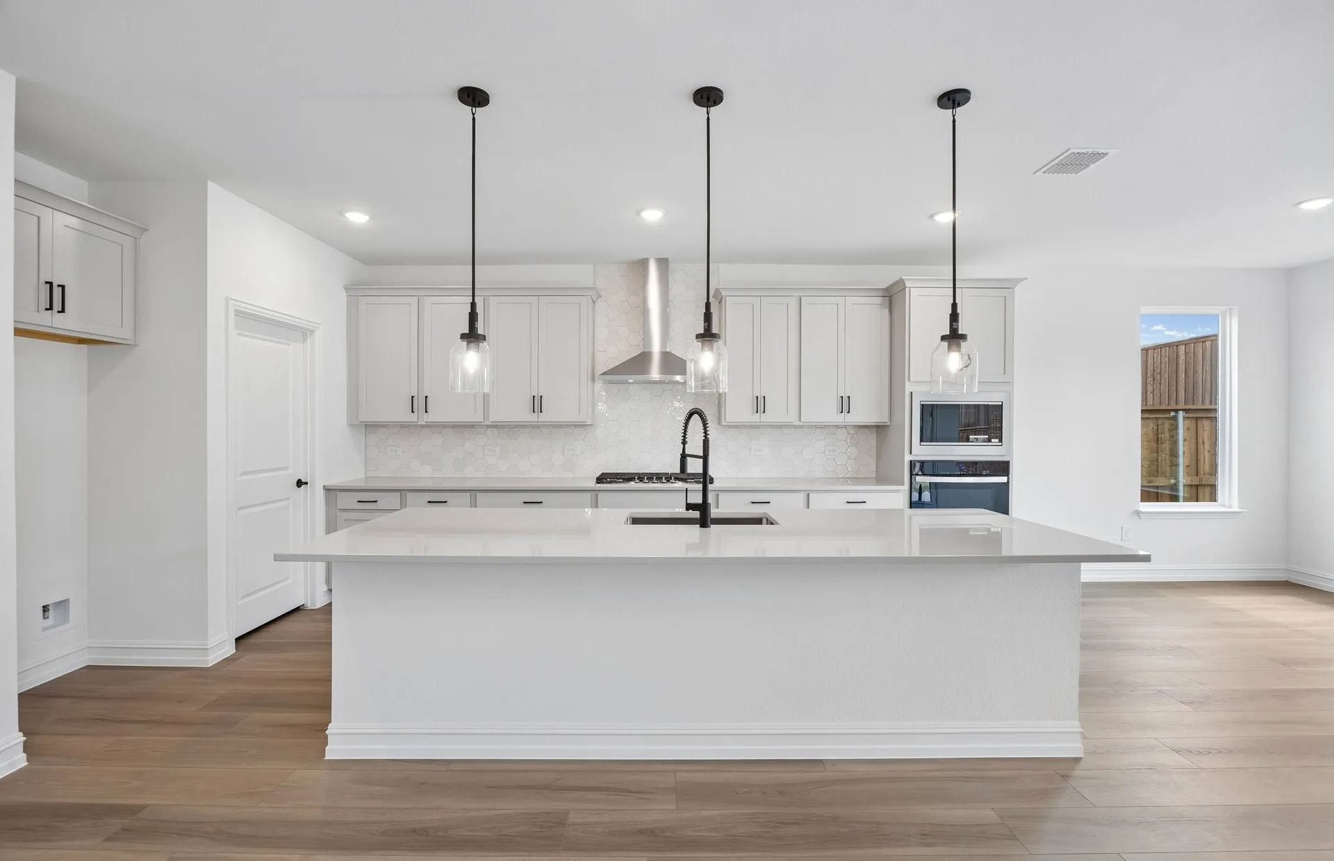 Eat-in bartop kitchen island