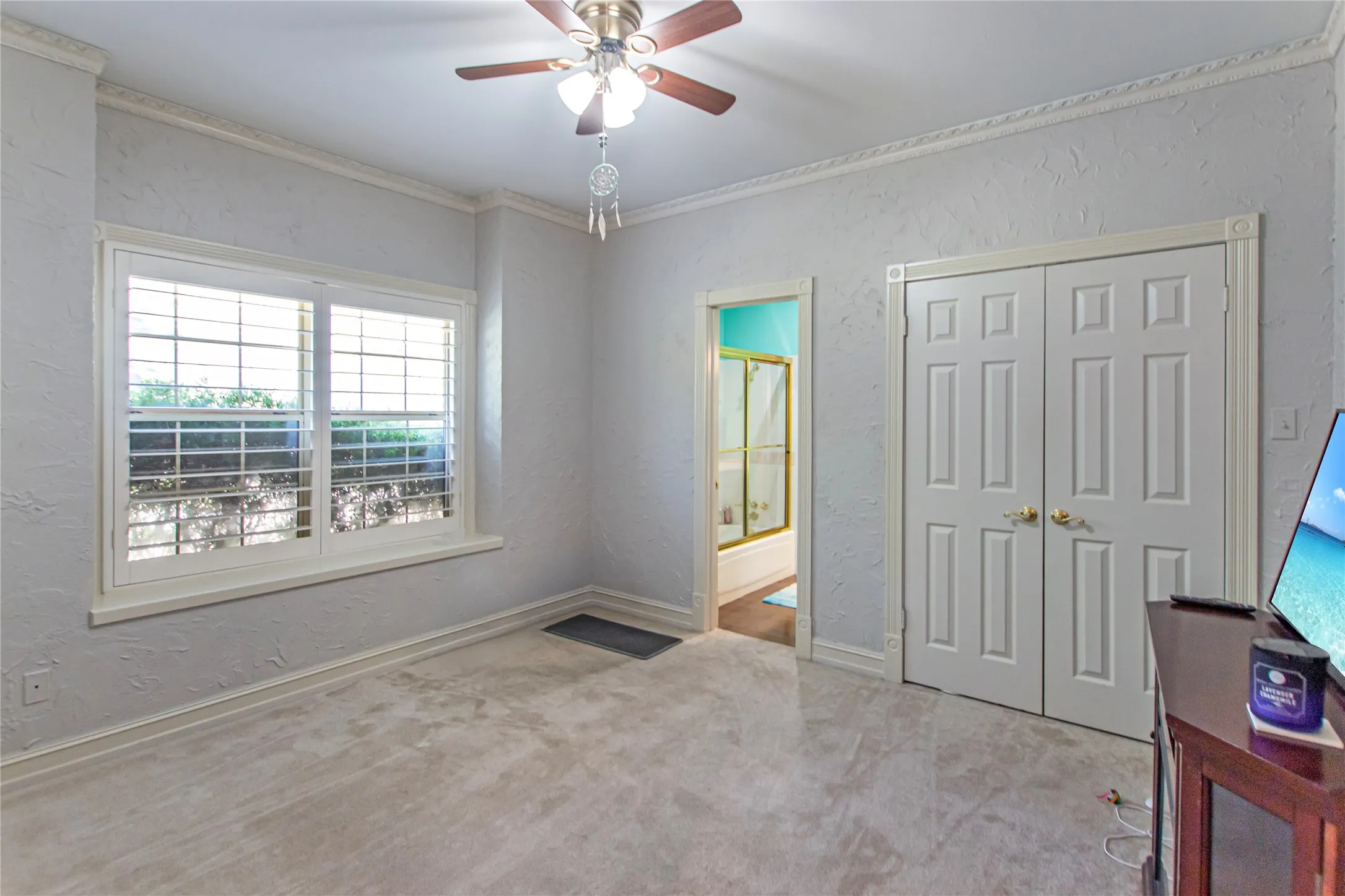 Single Family Residence For Sale in Smith County , 6609 Hollytree Circle, Tyler, Texas 75703, 4 Bedroom, 3 Bathroom, 2 Garage spaces, 3,584 Sqft, built in 1989, Preowned, Price $535,000, mls#21235266, Real Estate Agent in Tyler, Homes For Sale in Smith county, Homes For Sale in Tyler, Realtor in Tyler Texas, Real Estate Brokerage Independent Realty Texas, Luminita Cordes Realtor