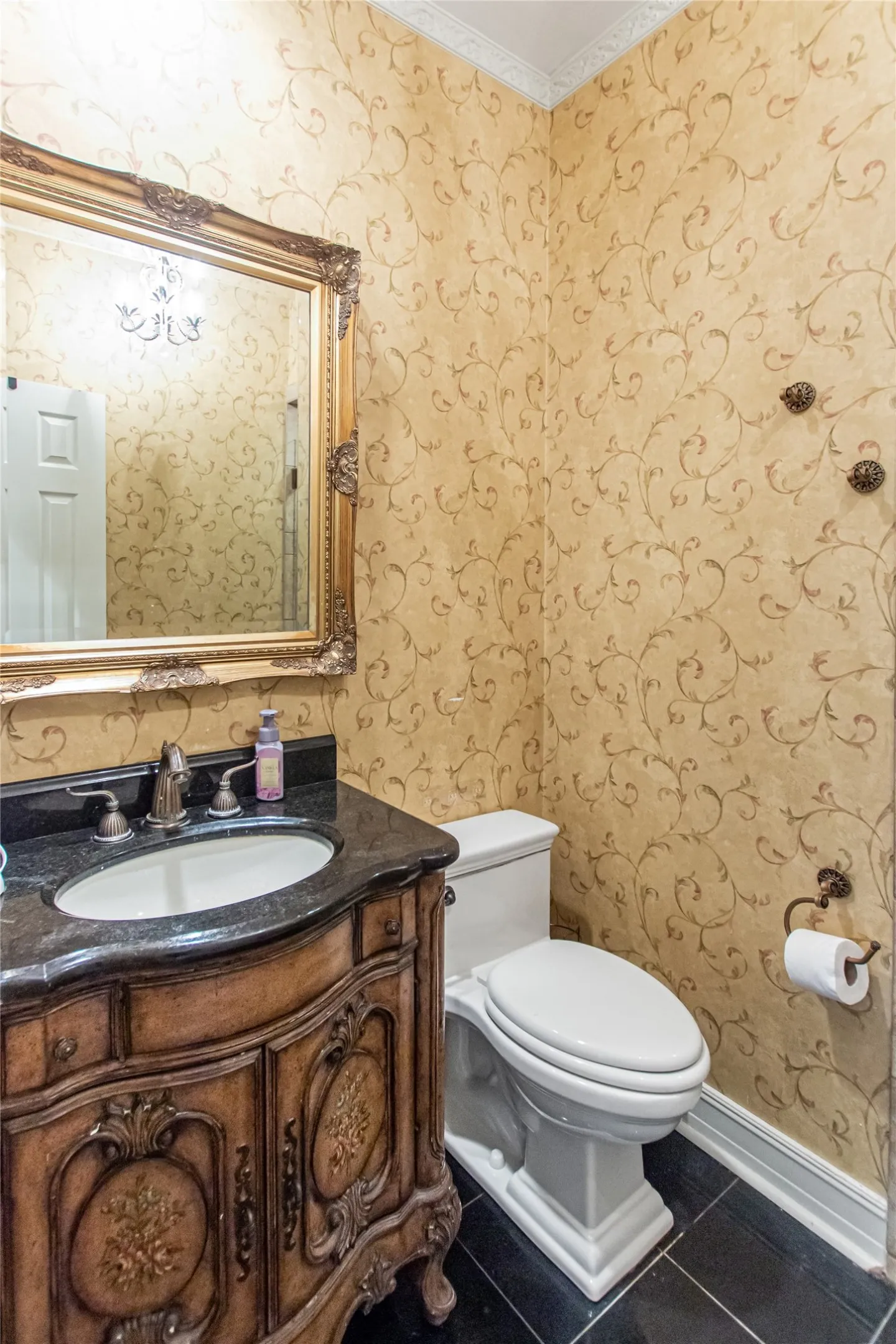Single Family Residence For Sale in Smith County , 6609 Hollytree Circle, Tyler, Texas 75703, 4 Bedroom, 3 Bathroom, 2 Garage spaces, 3,584 Sqft, built in 1989, Preowned, Price $535,000, mls#21235266, Real Estate Agent in Tyler, Homes For Sale in Smith county, Homes For Sale in Tyler, Realtor in Tyler Texas, Real Estate Brokerage Independent Realty Texas, Luminita Cordes Realtor