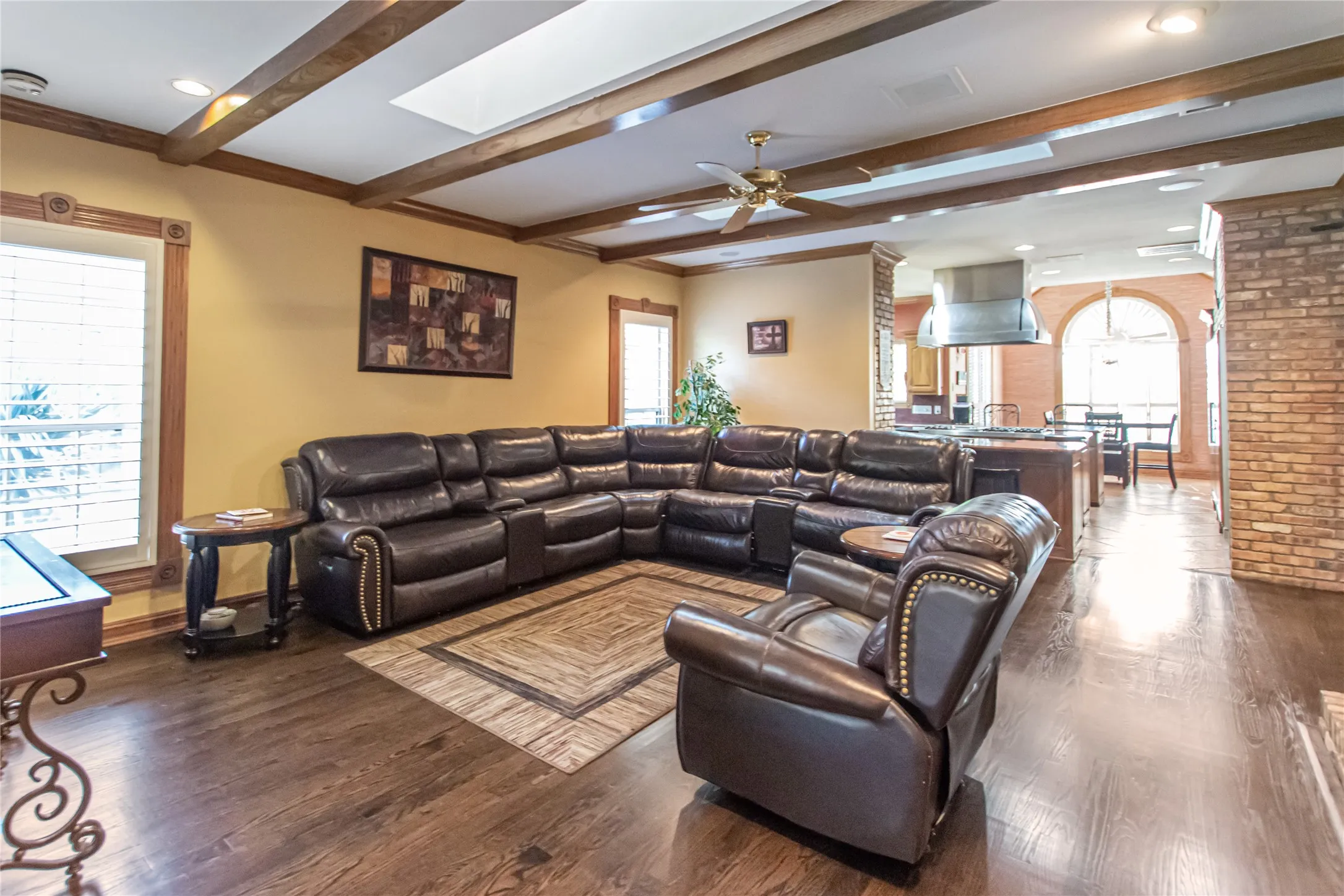 Single Family Residence For Sale in Smith County , 6609 Hollytree Circle, Tyler, Texas 75703, 4 Bedroom, 3 Bathroom, 2 Garage spaces, 3,584 Sqft, built in 1989, Preowned, Price $535,000, mls#21235266, Real Estate Agent in Tyler, Homes For Sale in Smith county, Homes For Sale in Tyler, Realtor in Tyler Texas, Real Estate Brokerage Independent Realty Texas, Luminita Cordes Realtor