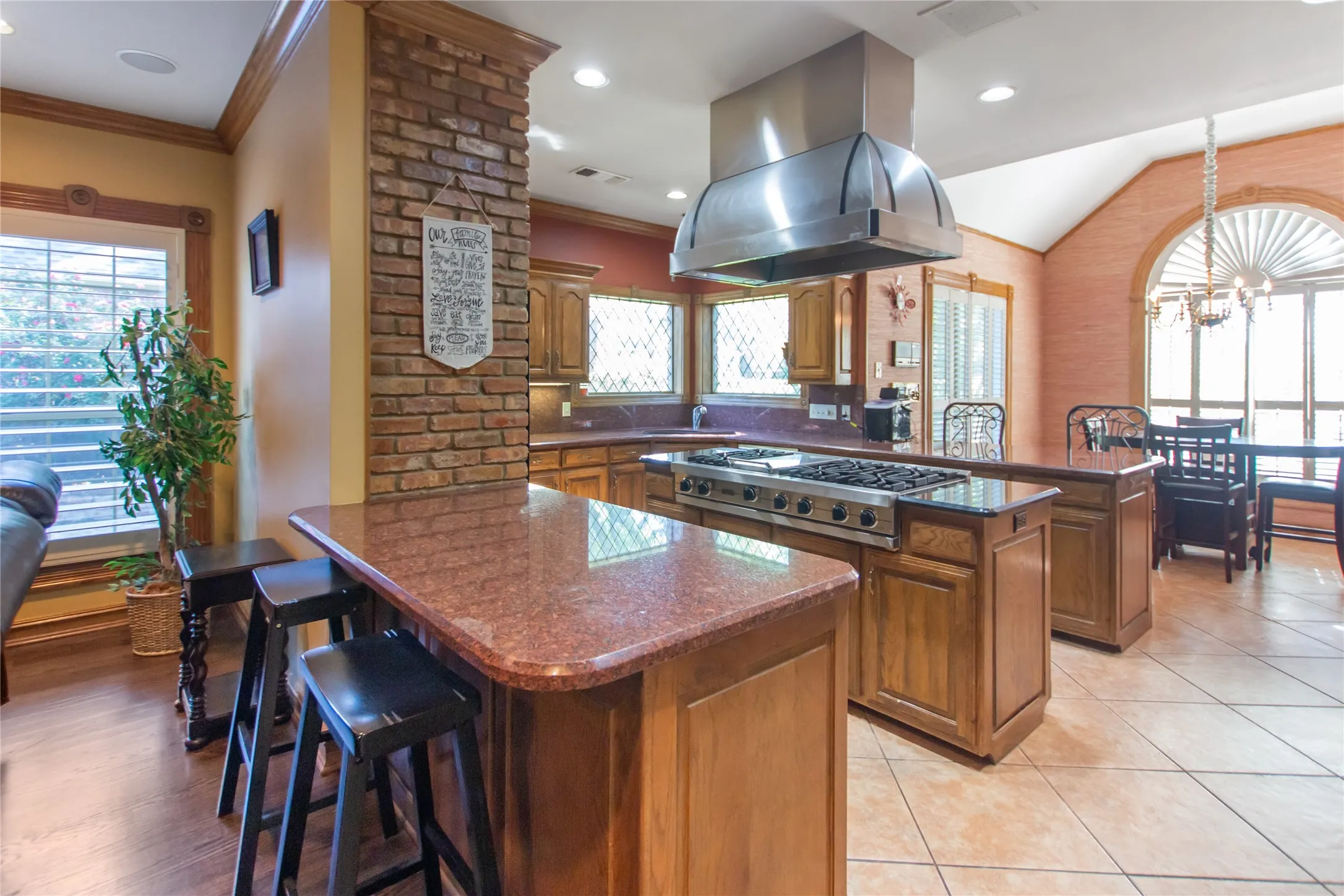 Single Family Residence For Sale in Smith County , 6609 Hollytree Circle, Tyler, Texas 75703, 4 Bedroom, 3 Bathroom, 2 Garage spaces, 3,584 Sqft, built in 1989, Preowned, Price $535,000, mls#21235266, Real Estate Agent in Tyler, Homes For Sale in Smith county, Homes For Sale in Tyler, Realtor in Tyler Texas, Real Estate Brokerage Independent Realty Texas, Luminita Cordes Realtor