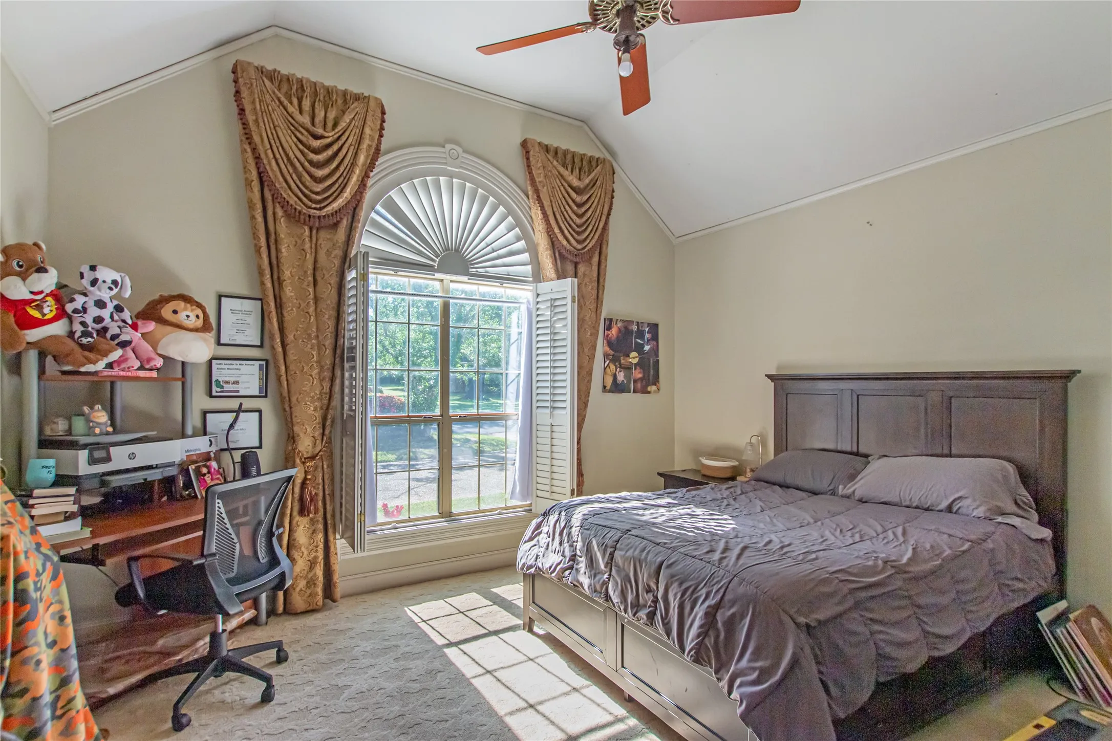 Single Family Residence For Sale in Smith County , 6609 Hollytree Circle, Tyler, Texas 75703, 4 Bedroom, 3 Bathroom, 2 Garage spaces, 3,584 Sqft, built in 1989, Preowned, Price $535,000, mls#21235266, Real Estate Agent in Tyler, Homes For Sale in Smith county, Homes For Sale in Tyler, Realtor in Tyler Texas, Real Estate Brokerage Independent Realty Texas, Luminita Cordes Realtor